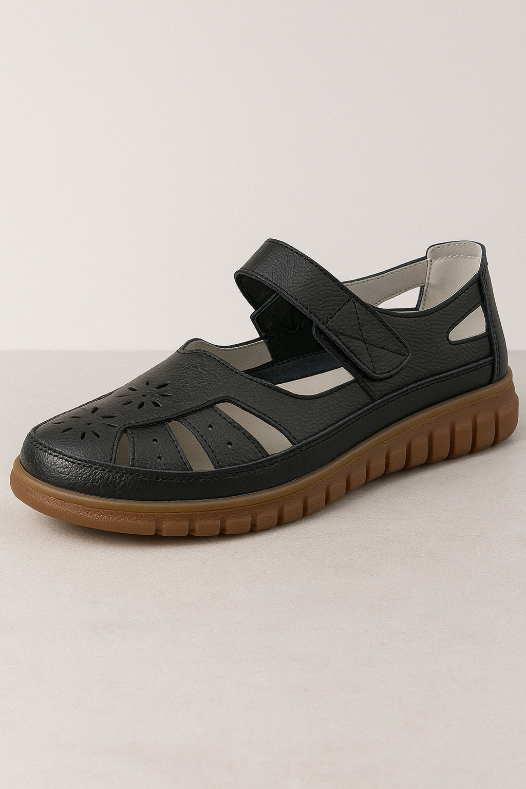 Valentina | Sandali Estivi Comfort in Pelle con Punta Chiusa e Suola Antiscivolo - Nero - breathable sandals casual sandals easy wear sandals fashion sandals flat sandals - Concept Palermo