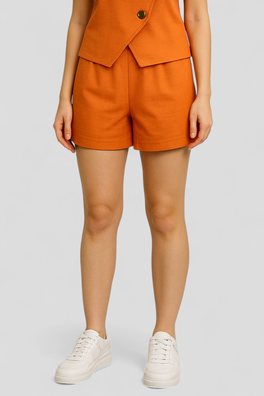 Aiko | Set Donna Elegante con Top a V e Pantaloni Corti - - abbigliamento estivo abbigliamento per tempo libero design versatile moda comoda outfit casual pantaloni corti set due pezzi set elegante tessuto traspirante top a V - Concept Palermo