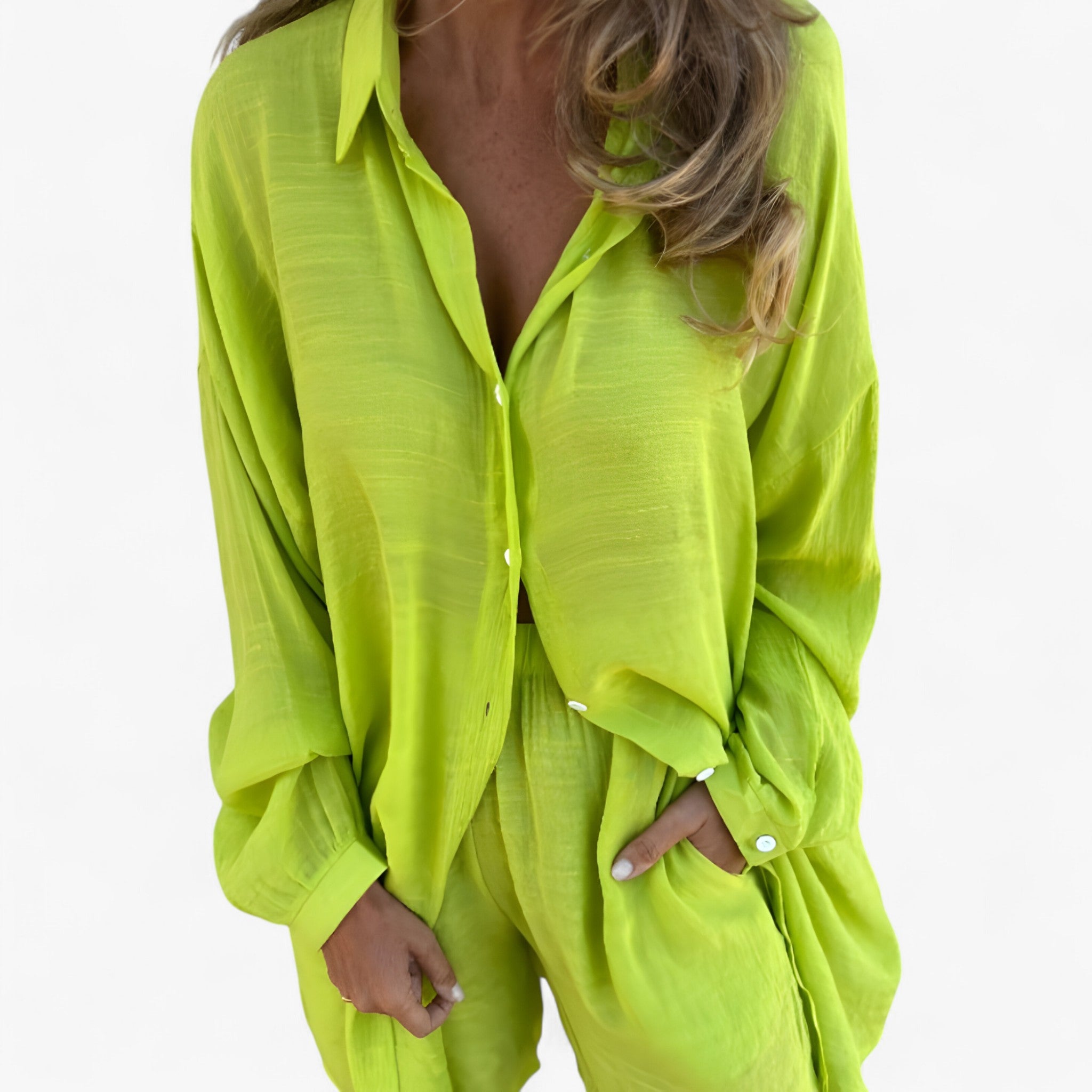 Isabelle | Completo Donna Elegante in Cotone e Lino - Verde - abbigliamento estivo completo da donna completo elegante look rilassato maglietta a maniche lunghe outfit casual pantaloni corti set in cotone e lino stile versatile vestibilità comoda - Concept Palermo