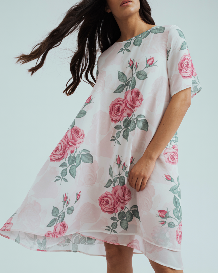 Eliza | Abito Donna Chiffon Elegante con Petali Rosso - - abbigliamento alla moda abito da sera abito elegante chiffon rosso design floreale outfit elegante silhouette A-line spalline regolabili vestito estivo vestito leggero - Concept Palermo
