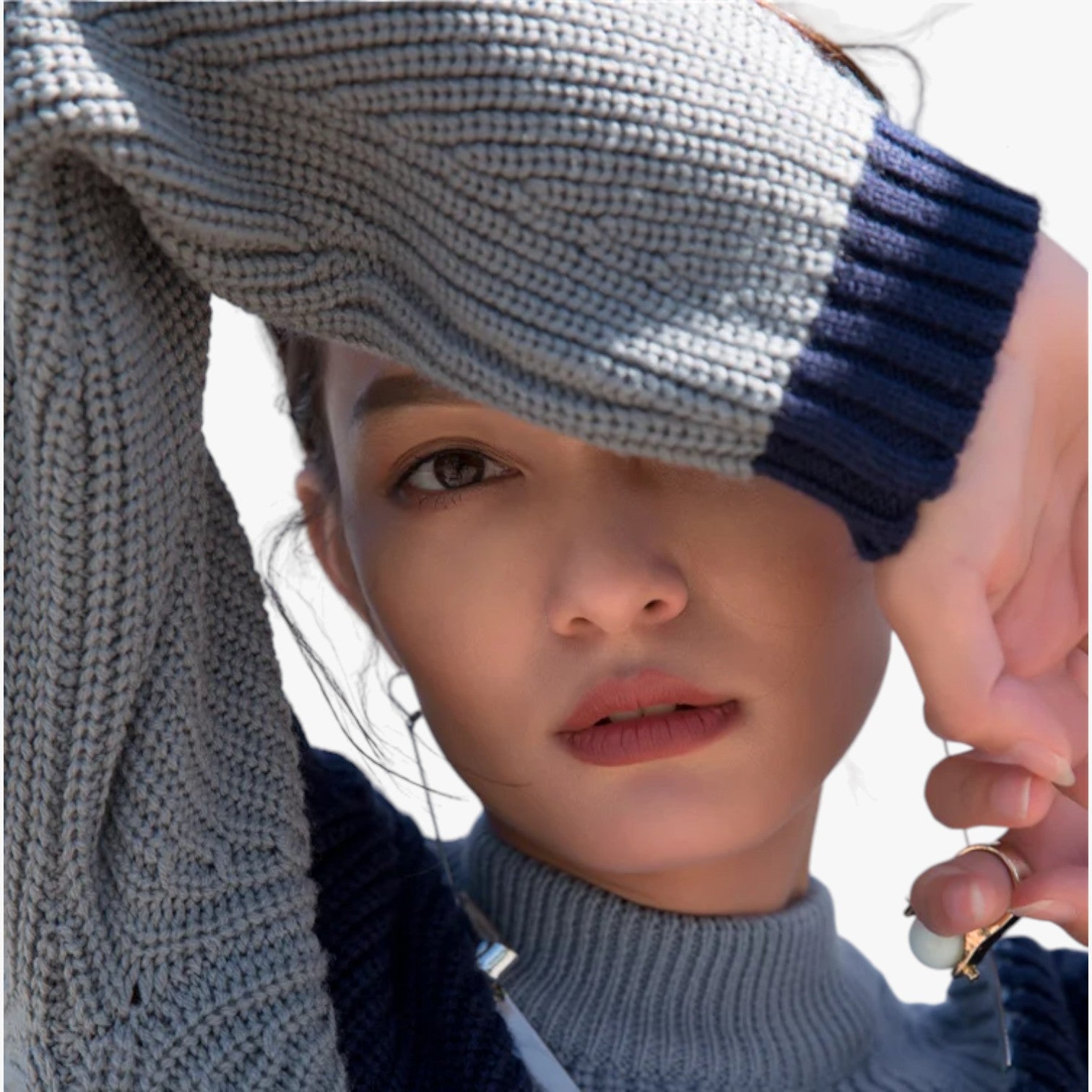 Manilyn | Calore avvolgente - Maglione in alpaca blu lavorato a maglia grossa - - Sweater sweater women sweaters & cardigans - Concept Palermo