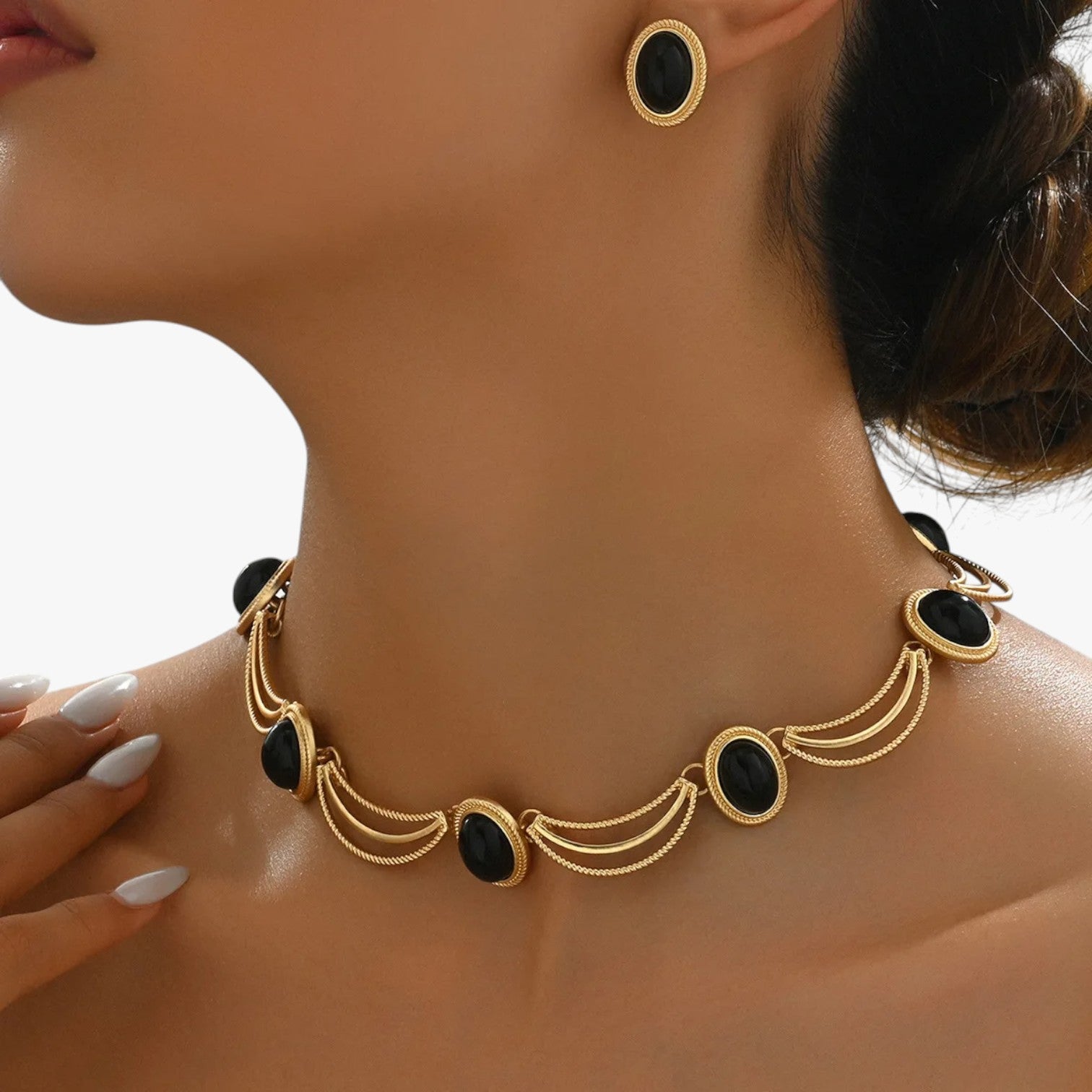 Casey | Collana e orecchini con ciondolo regale in stile retrò - - elegant womens necklaces necklace Necklaces for Women - Concept Palermo