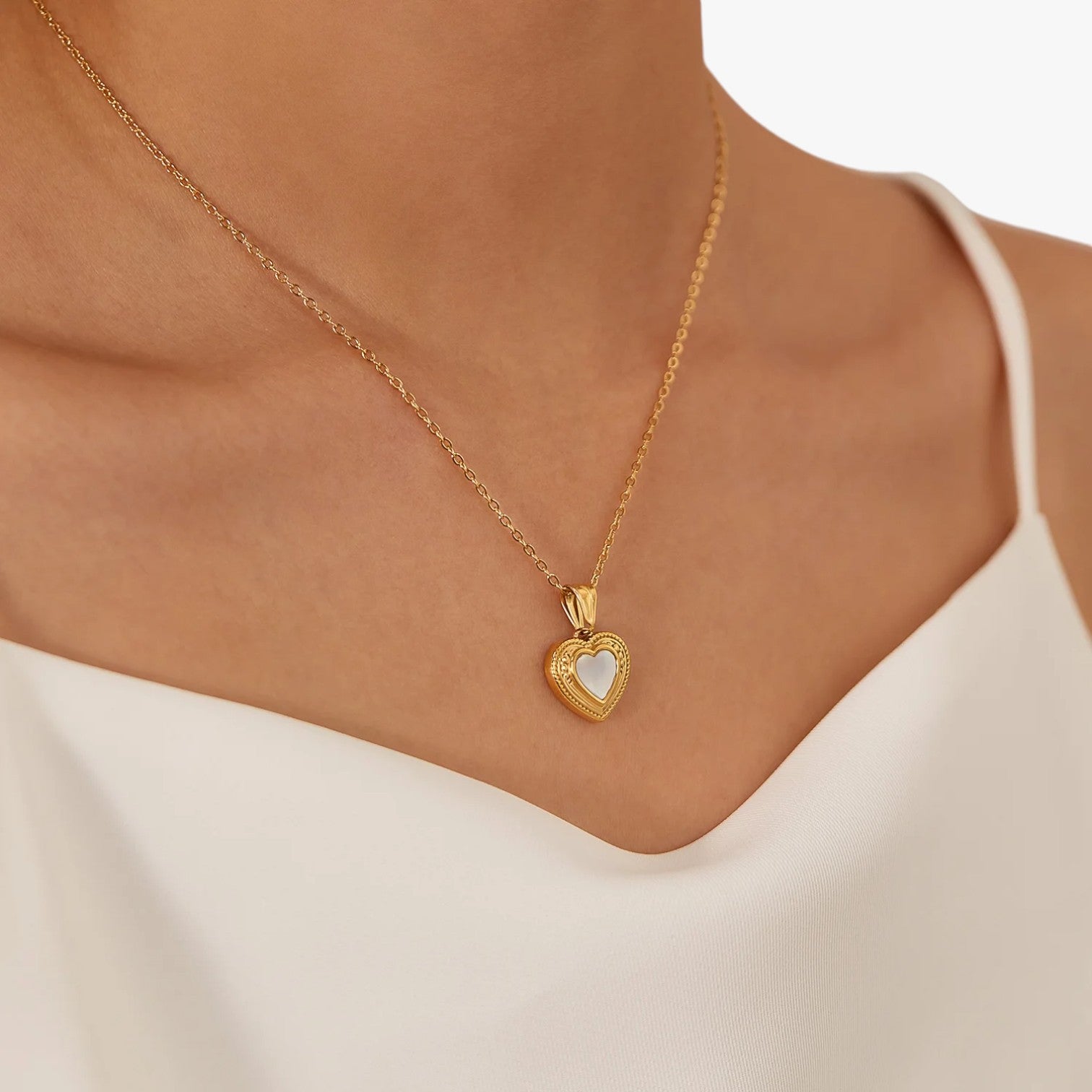 Marilyn | Collana a forma di cuore in madreperla e acciaio inossidabile - - elegant womens necklaces necklace Necklaces for Women Pendant Necklaces - Concept Palermo