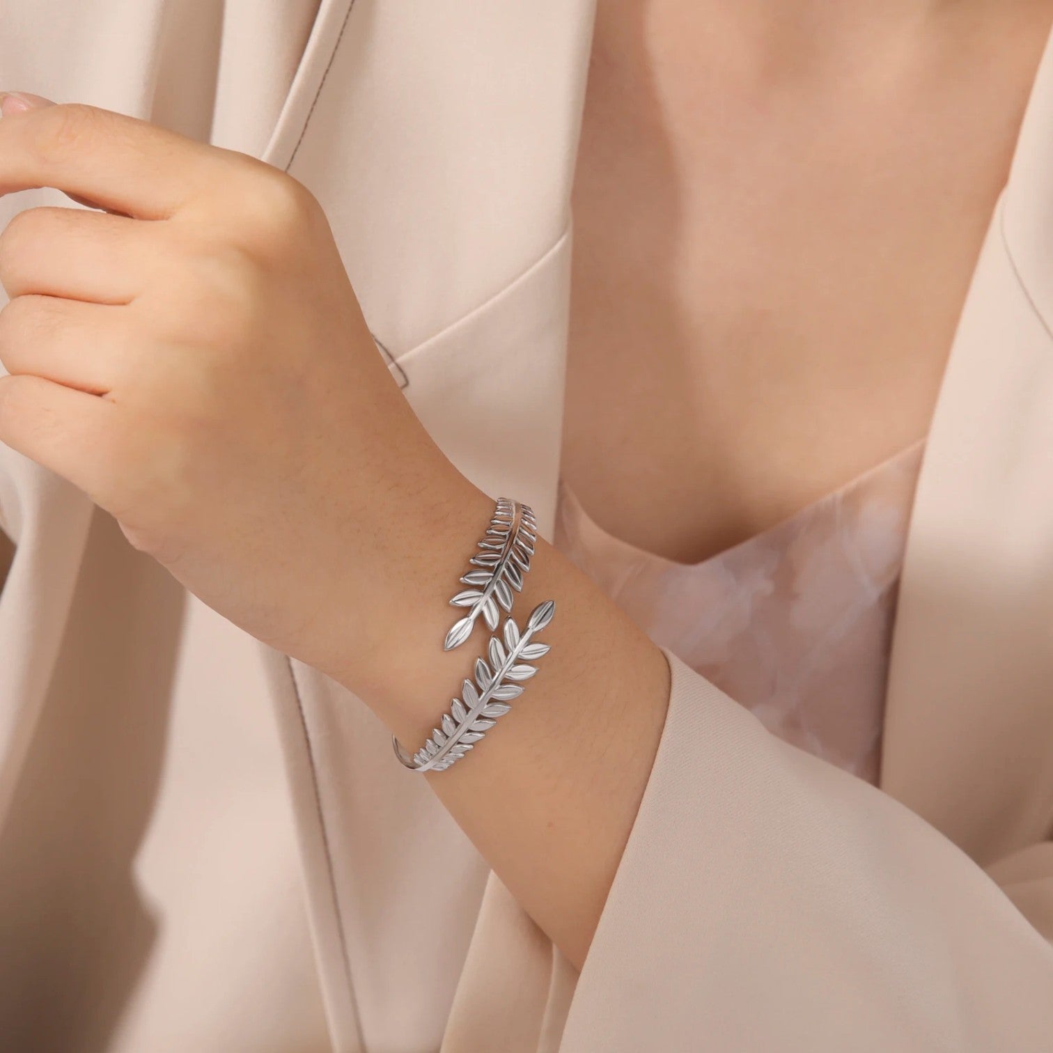 Adele | Bracciale Boho Dorato con Foglia d’Alloro – Eleganza Classica che Ispira - - BRACELET BRACELET FOR WOMEN BRACELETS bracelets for women - Concept Palermo