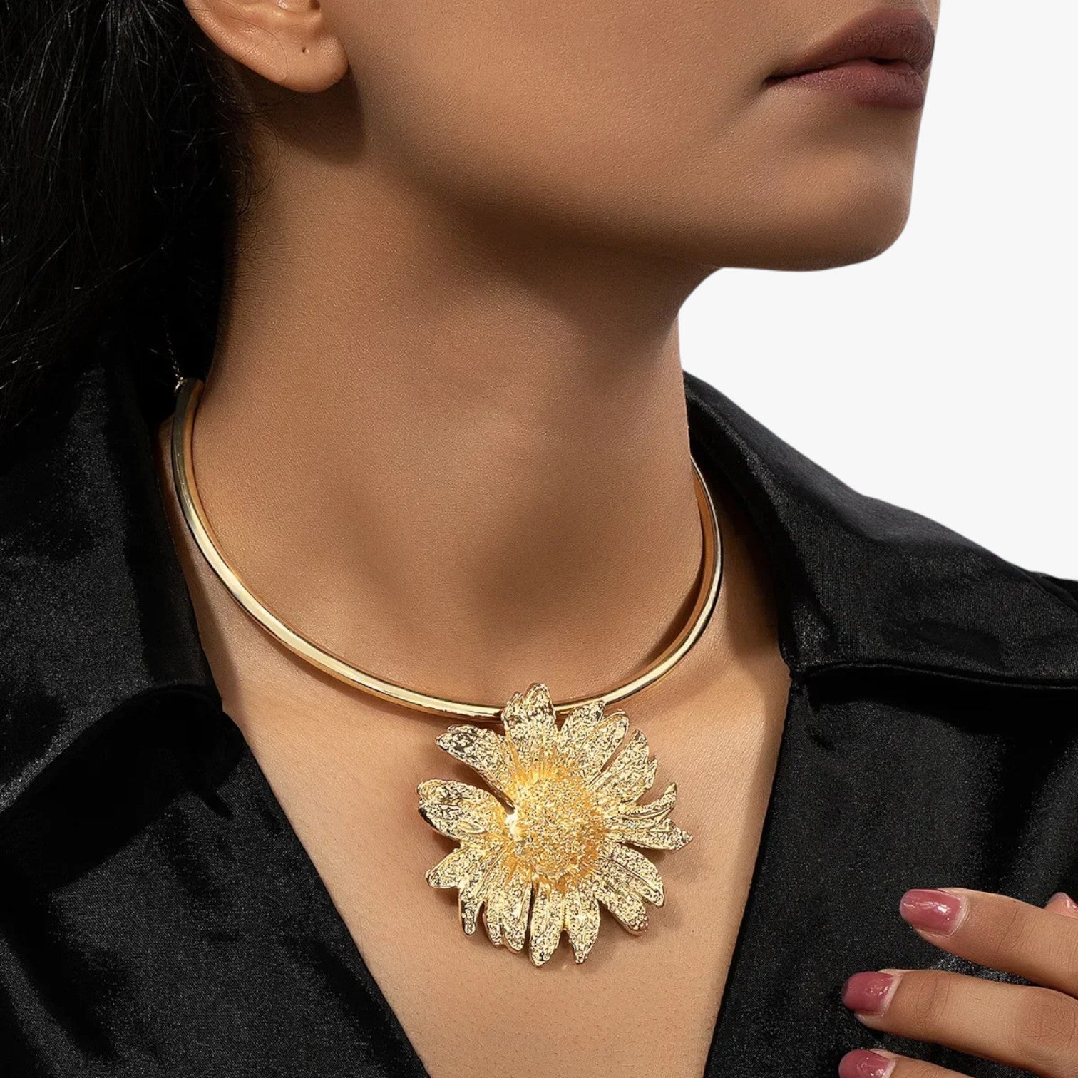 Valeria | Collana con ciondolo a forma di girasole - - elegant womens necklaces necklace NECKLACES Necklaces for Women - Concept Palermo