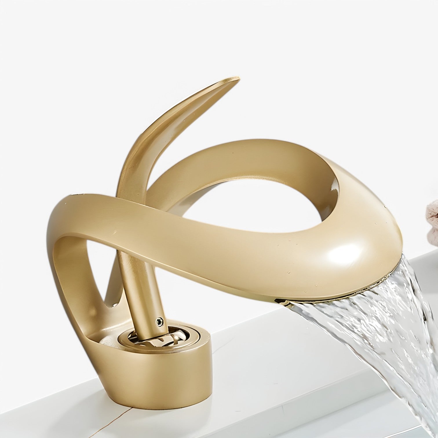Tammy | Rubinetto a cascata – Elegante, durevole e con flusso d'acqua fluido - Oro Spazzolato - Home Home & Garden - Concept Palermo