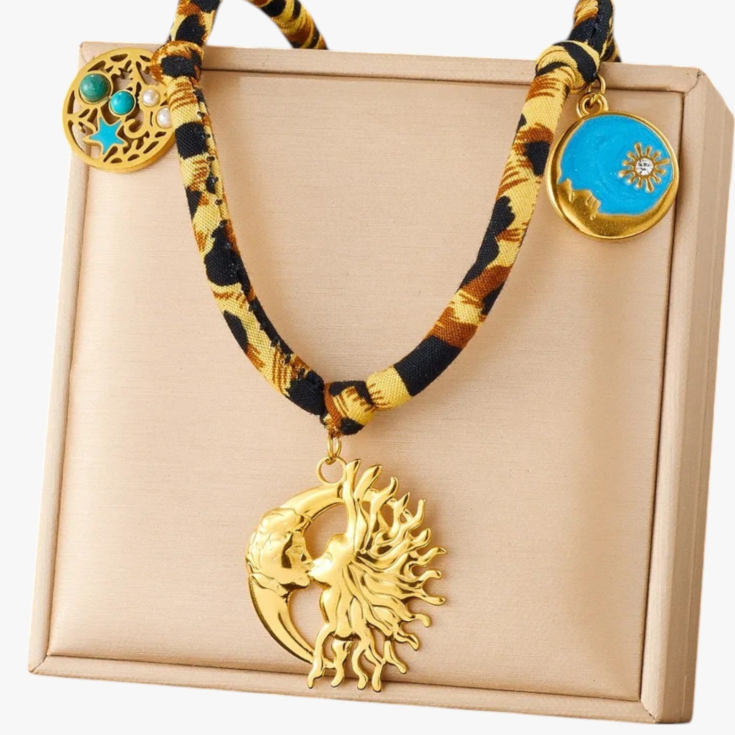 Maggie | Collana Charm Leopardo con Dettagli Oro Stile Unico e Regalo Perfetto - 3 - Fashion Necklaces necklace NECKLACES Necklaces for Women - Concept Palermo