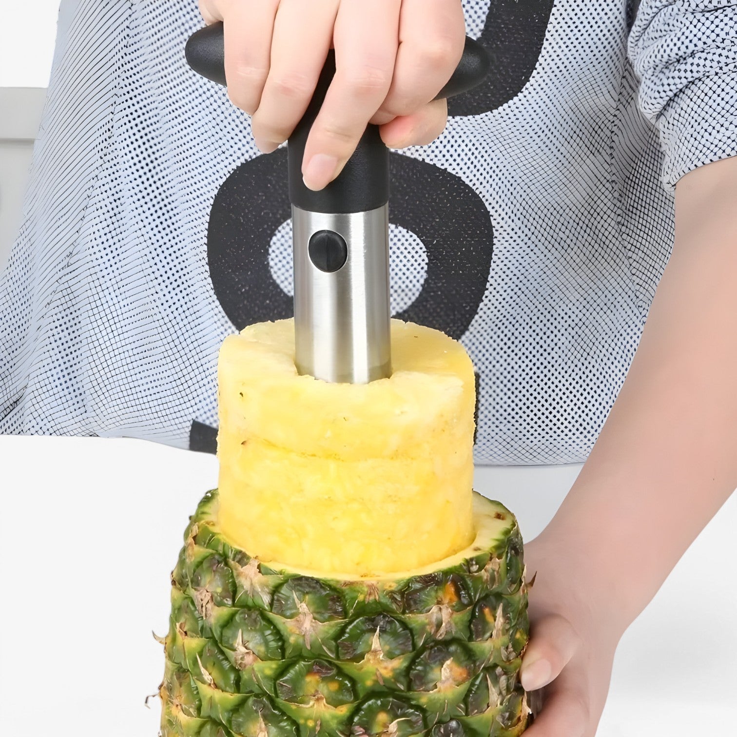 Ainara | Affettare ananas rapidamente – con questo affetta ananas in acciaio inox - - Kitchen kitchen tools - Concept Palermo