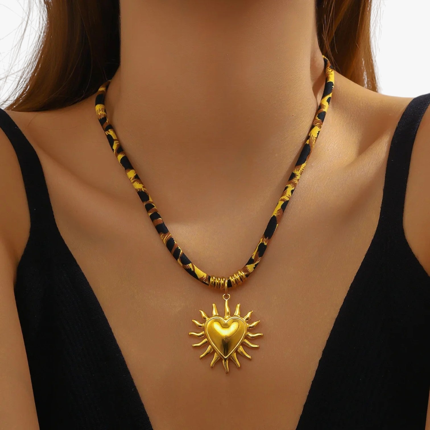 Maggie | Collana Charm Leopardo con Dettagli Oro Stile Unico e Regalo Perfetto - - Fashion Necklaces necklace NECKLACES Necklaces for Women - Concept Palermo