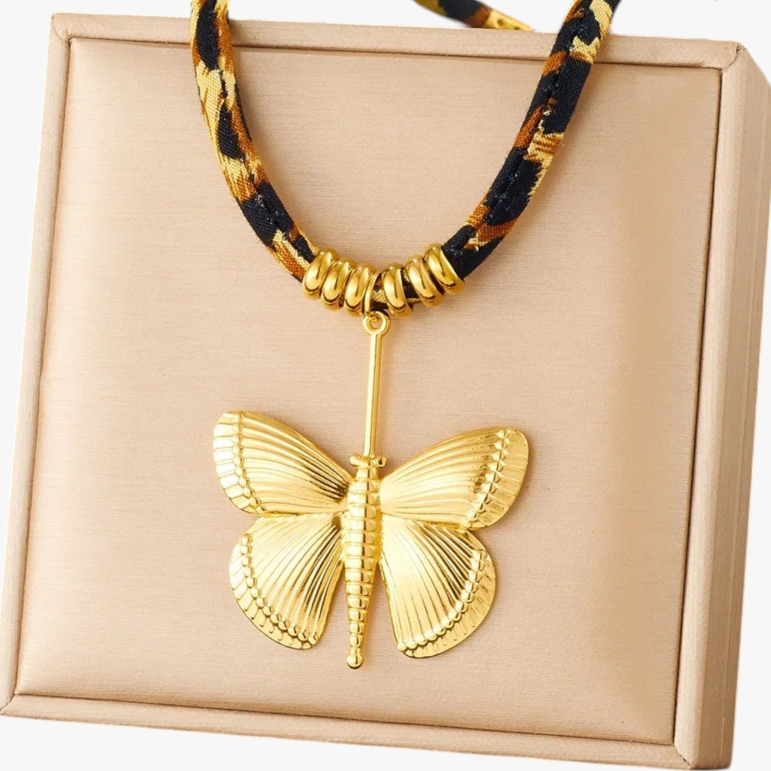 Maggie | Collana Charm Leopardo con Dettagli Oro Stile Unico e Regalo Perfetto - 7 - Fashion Necklaces necklace NECKLACES Necklaces for Women - Concept Palermo