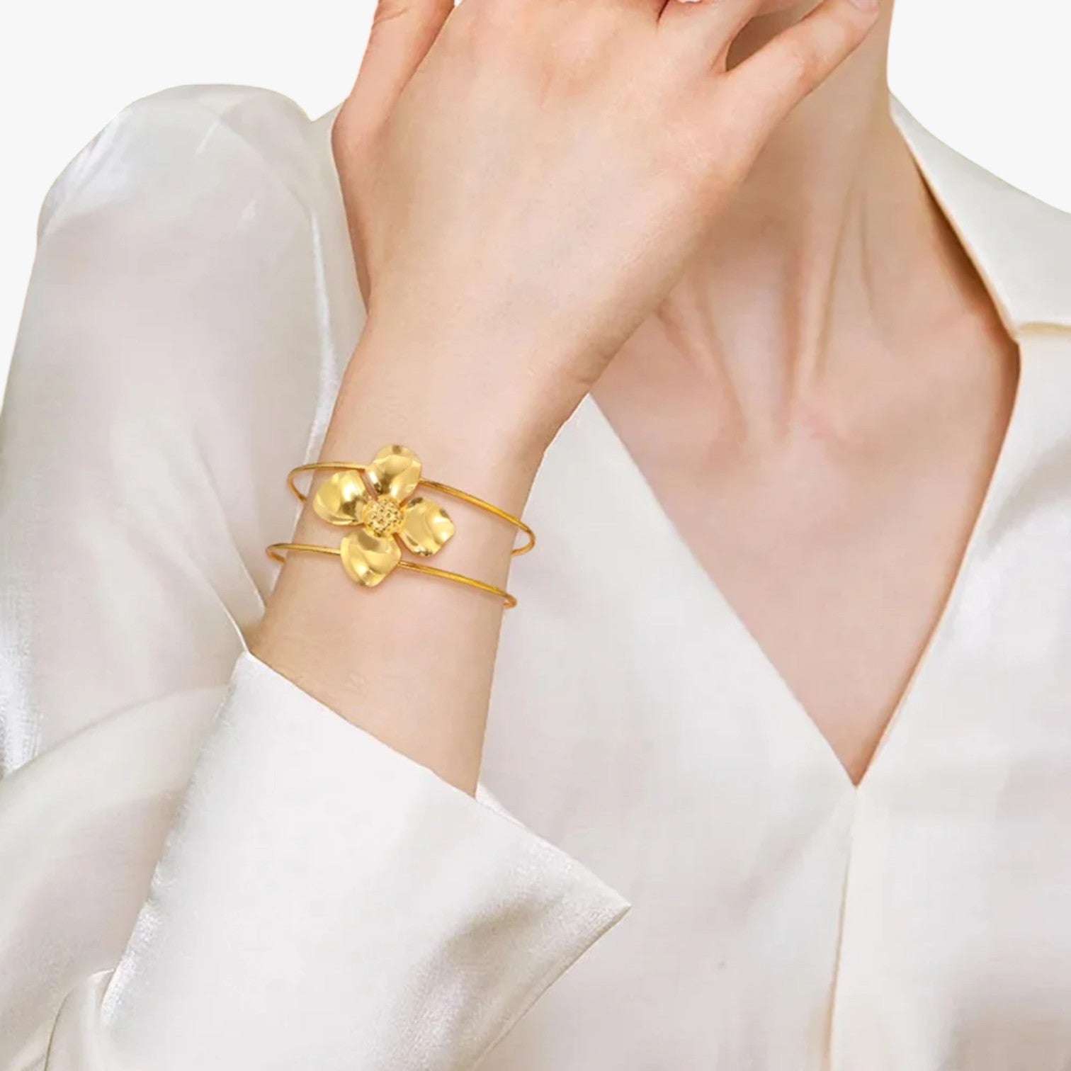 Vivian | Bracciale rigido Flora Gold in acciaio inossidabile con fiore, impermeabile ed elegante - - BRACELET BRACELET FOR WOMEN BRACELETS bracelets for women - Concept Palermo