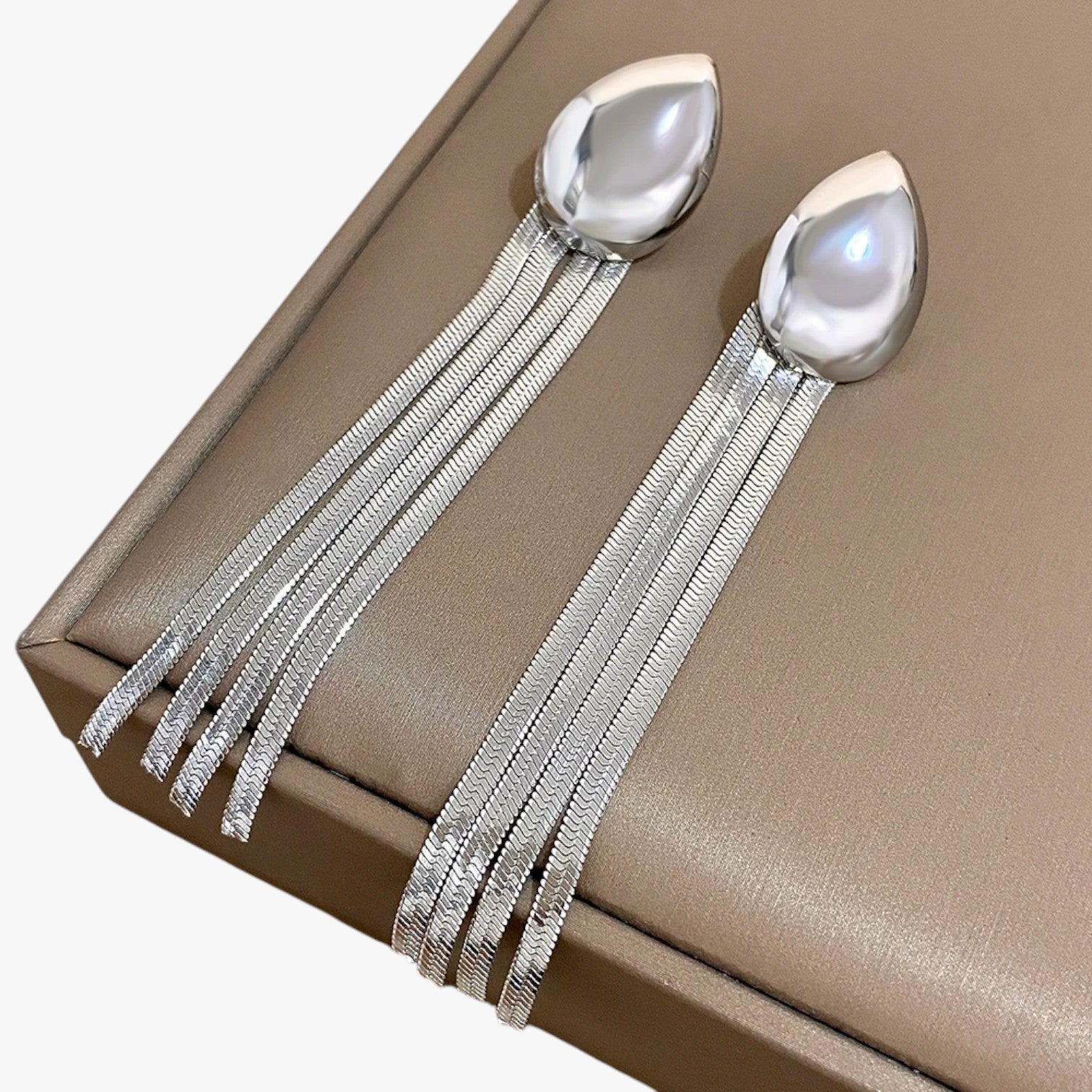 Flora | Orecchini a Goccia con Nappa Lunga Brillante - - EARRINGS Earrings for Women Girls New Fashion Earrings - Concept Palermo