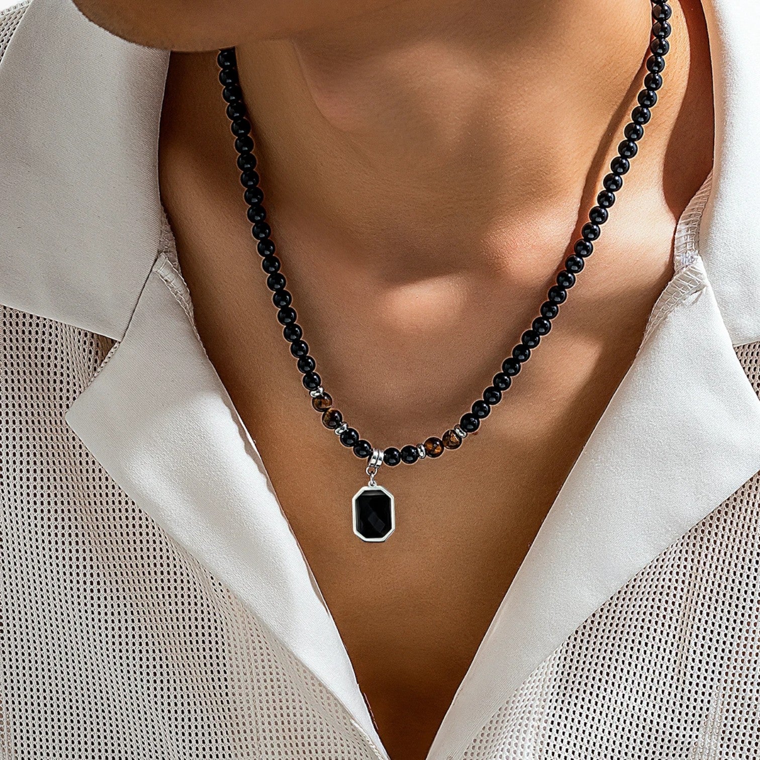 Jaze | Stile audace al collo – Collana con perline nere e ciondolo quadrato per uomo - - Mens fashion necklace necklace for men - Concept Palermo