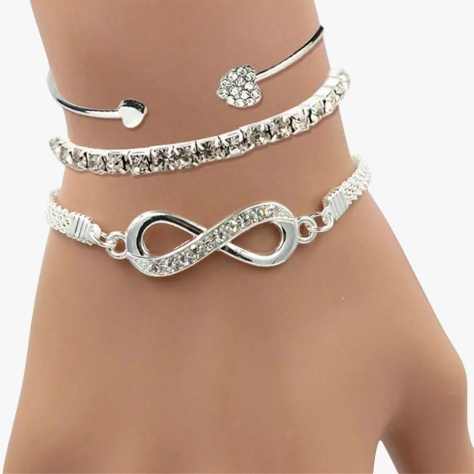 Evelynn | Elegante set di braccialetti con ciondolo a forma di cuore, catene a strati e strass scintillanti - - BRACELET BRACELET FOR WOMEN BRACELETS bracelets for women - Concept Palermo