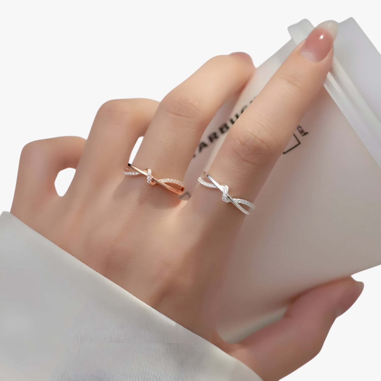 Mileva | Anello a Croce in Argento Sterling con Nodo - Elegante, Impilabile e Senza Tempo - - Accessories Jewelry Rings womens accessory - Concept Palermo