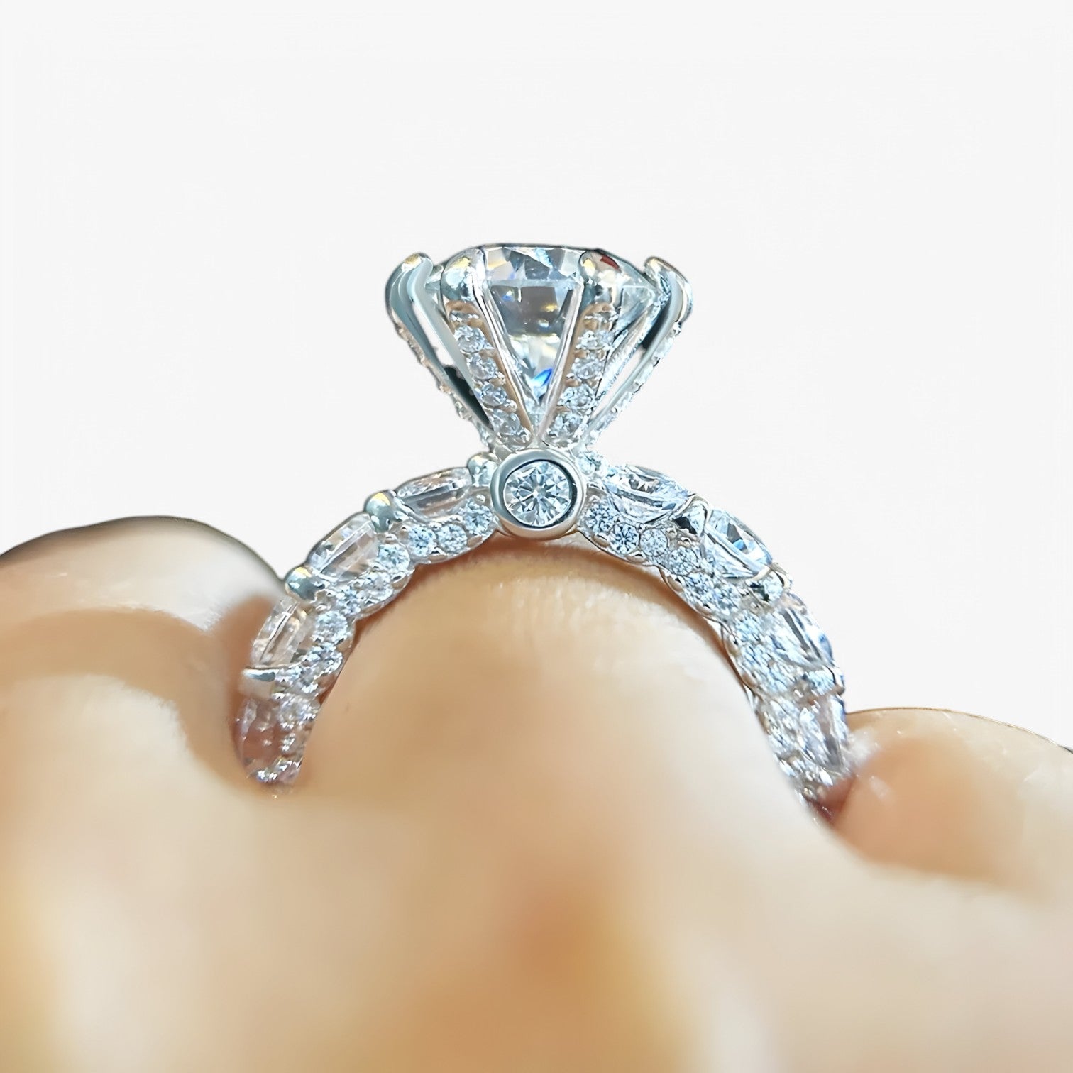 Rafaela | Anello di Fidanzamento in Moissanite – S925 Argento con Halo Nascosto - - Accessories Jewelry Rings - Concept Palermo