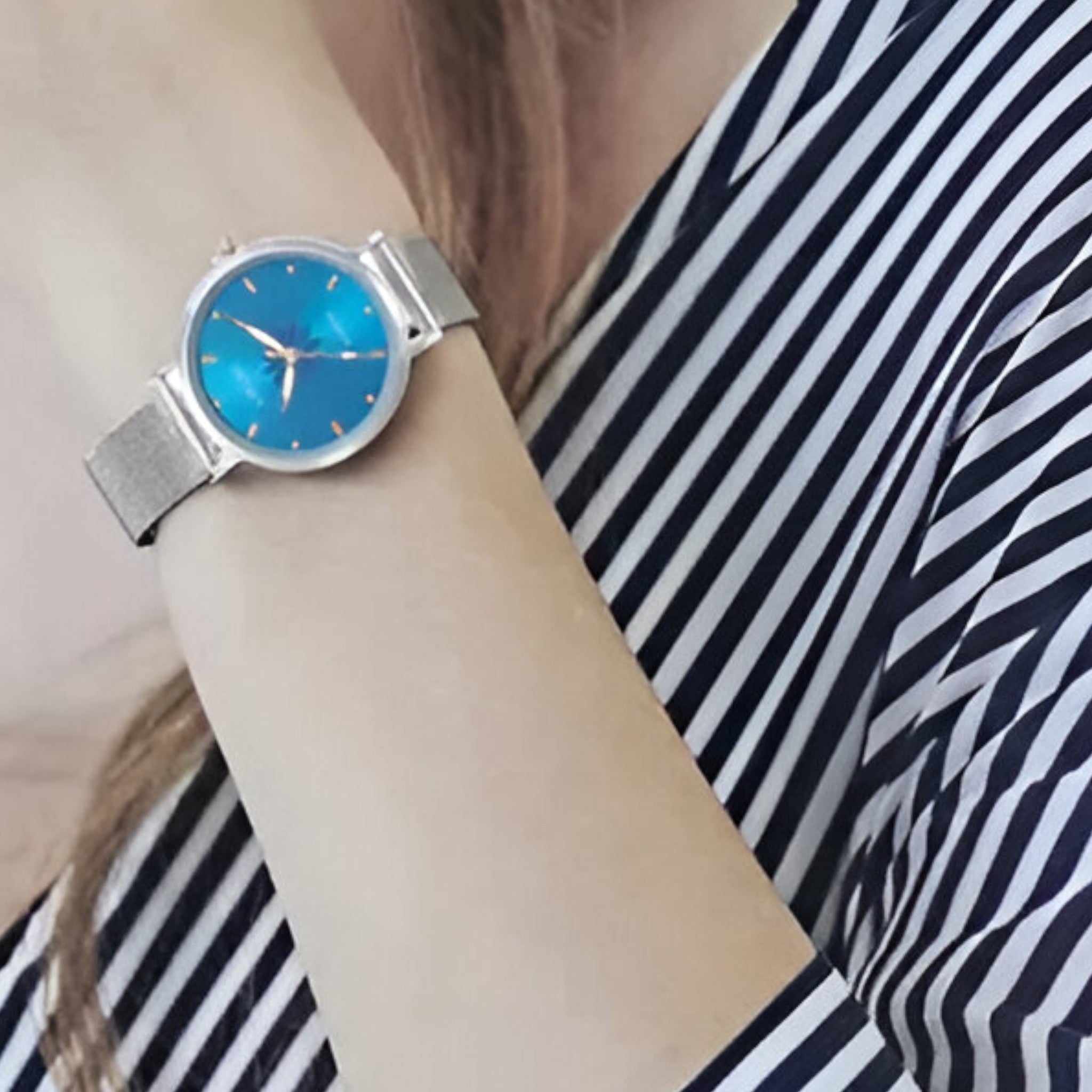 Emma | Orologio minimalista in argento con fiori e cinturino in acciaio - - female watch watch for women - Concept Palermo