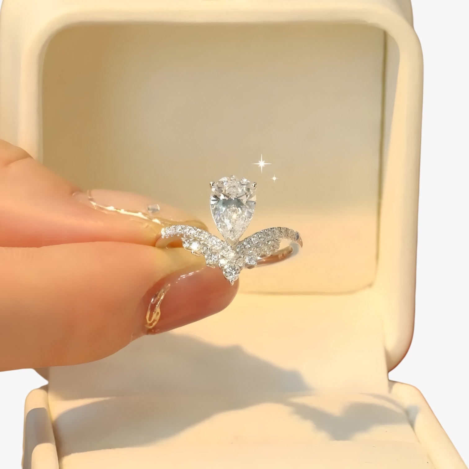 Griselda | Anello in Moissanite Luxe – Eleganza Brillante per Ogni Giorno - - Accessories Jewelry Rings - Concept Palermo