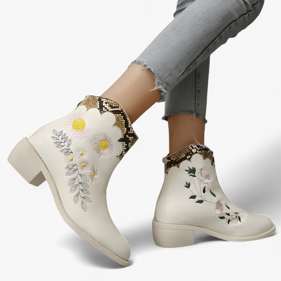 Audrey | Stivali a punta con ricami etnici - - BOOTS Boots & Shoes - Concept Palermo