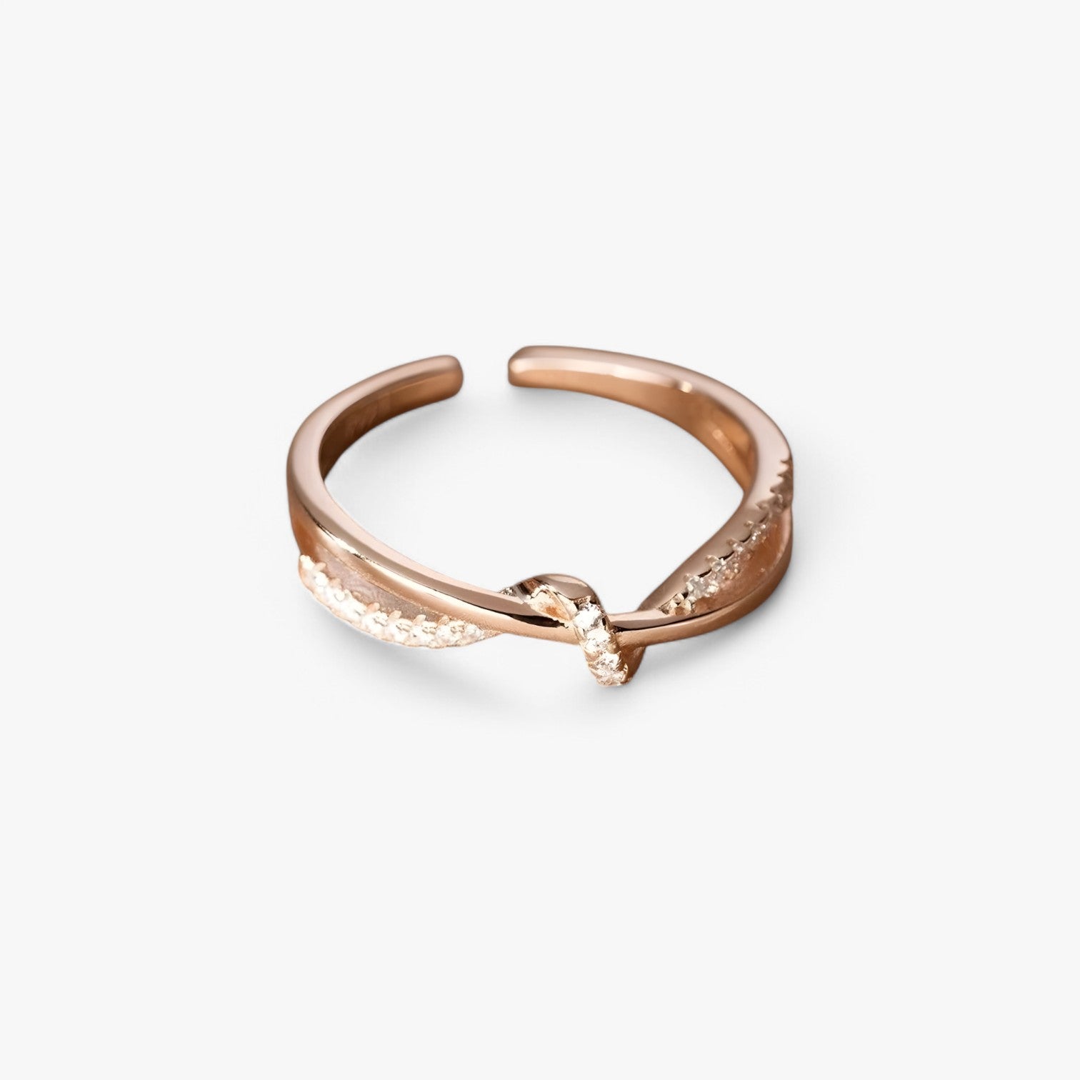 Mileva | Anello a Croce in Argento Sterling con Nodo - Elegante, Impilabile e Senza Tempo - Oro Rosa - Accessories Jewelry Rings womens accessory - Concept Palermo