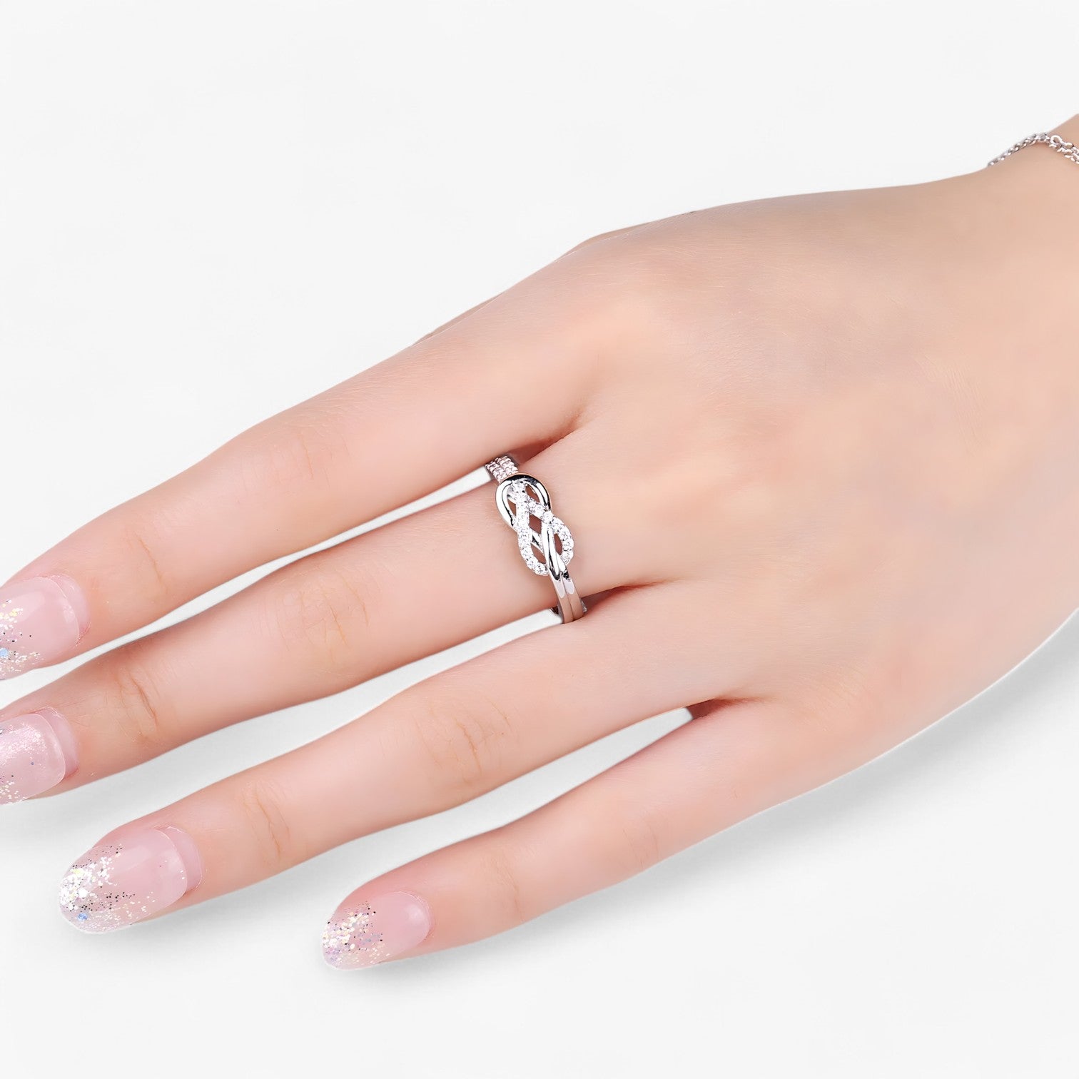 Stina | Anello Nodo Infinito – Eleganza senza tempo in argento sterling - - Accessories Jewelry Rings - Concept Palermo