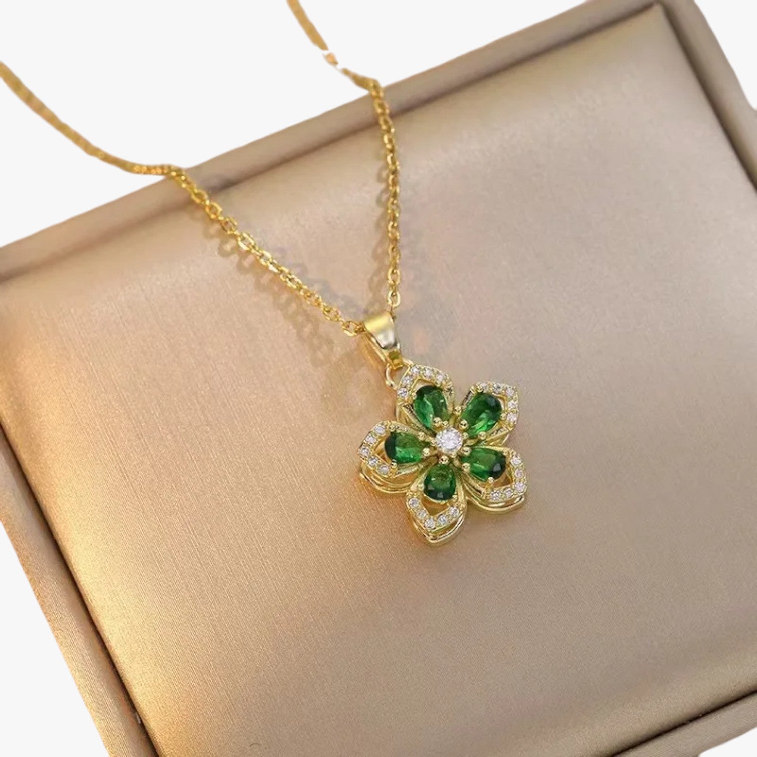 Winnie | Collana con fiore in oro e zircone rotante - Verde girevole - Fashion Necklaces necklace NECKLACES Necklaces for Women - Concept Palermo