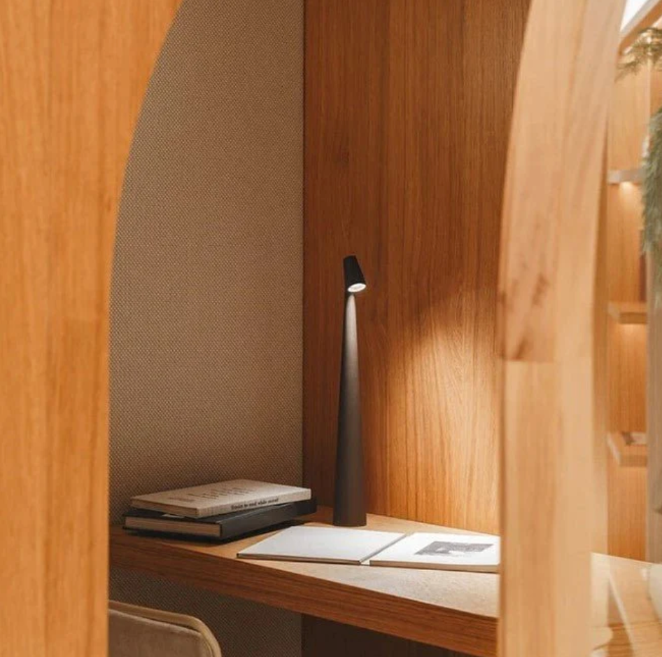 LuminaTouch | Lampada da tavolo con comando a sfioramento - - Tischlampen Tragbare Lampen - Concept Palermo