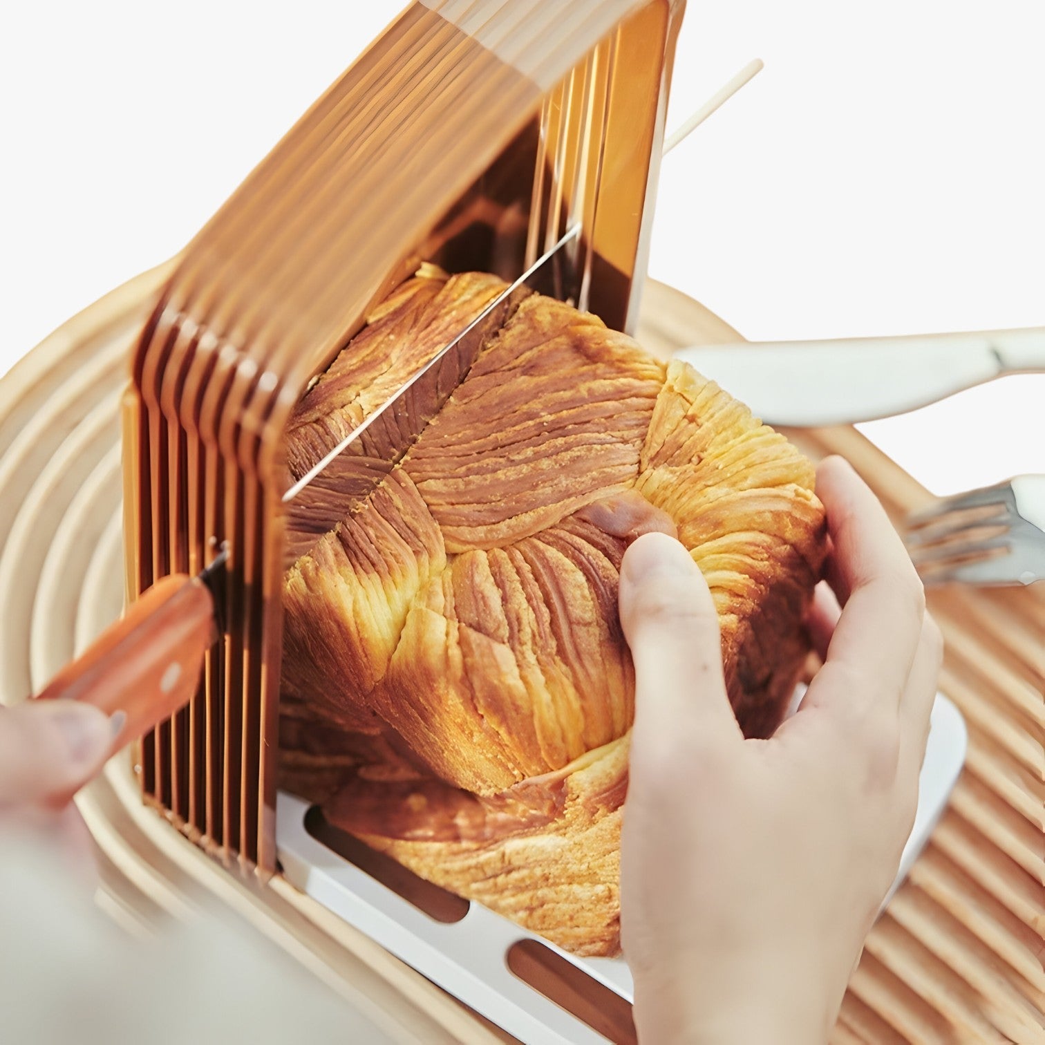 Mira | Supporto pieghevole per affettare il pane – Salvaspazio ed efficiente - - Kitchen kitchen accessory kitchen tools - Concept Palermo