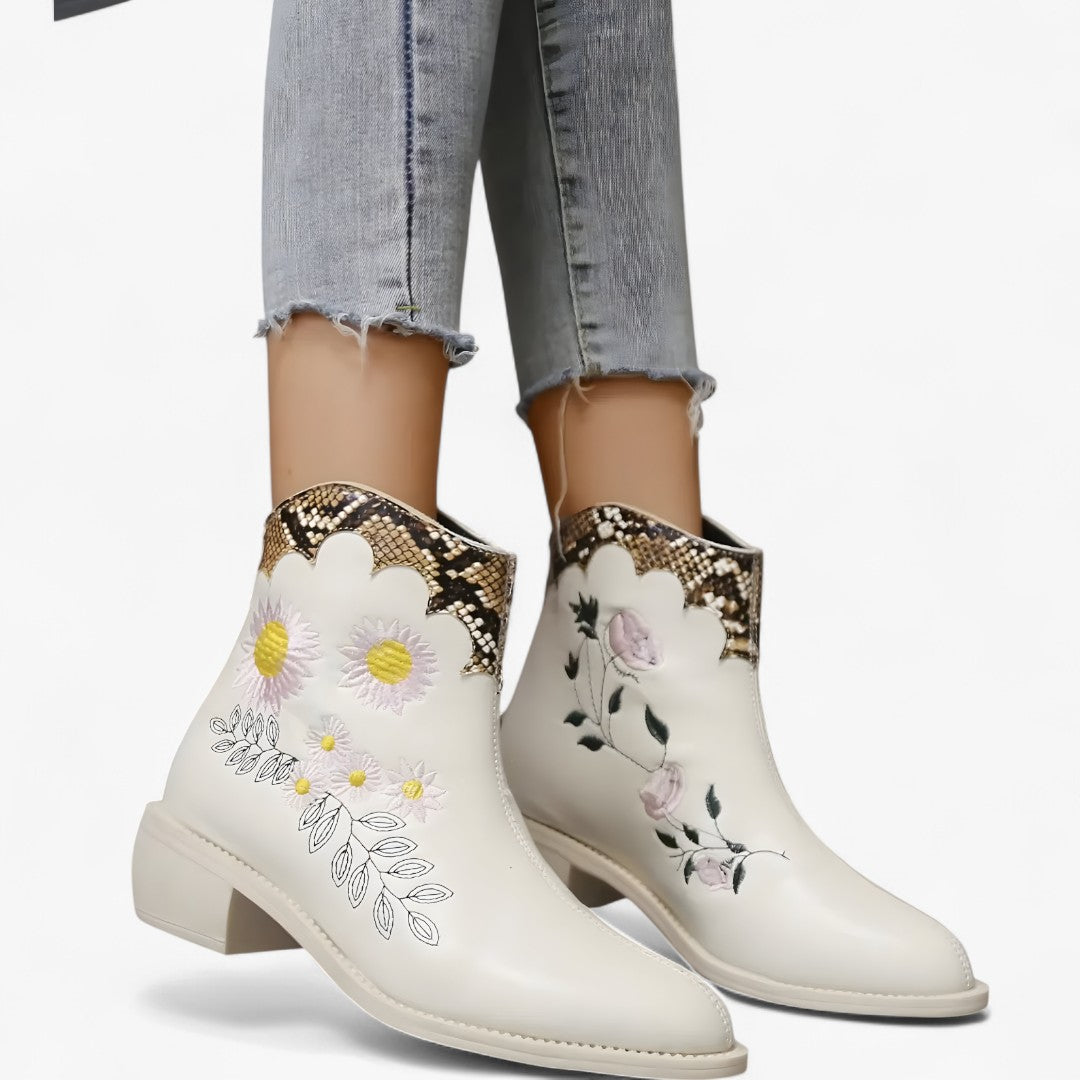 Audrey | Stivali a punta con ricami etnici - - BOOTS Boots & Shoes - Concept Palermo