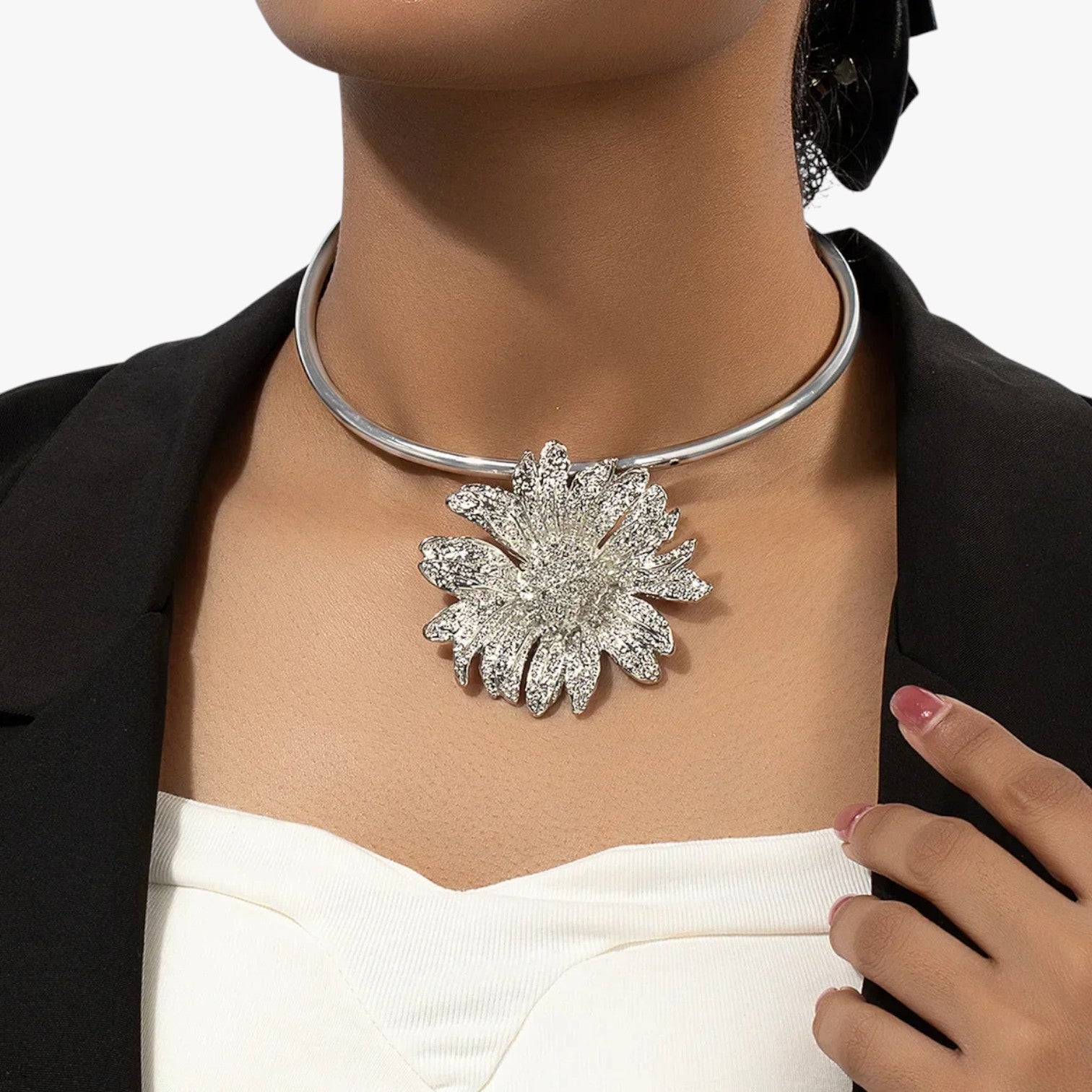 Valeria | Collana con ciondolo a forma di girasole - - elegant womens necklaces necklace NECKLACES Necklaces for Women - Concept Palermo