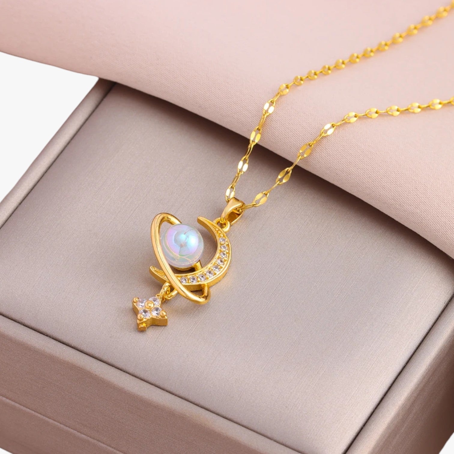Ivanna | Collana romantica in acciaio inossidabile con luna e stella - oro - elegant womens necklaces necklace NECKLACES Necklaces for Women - Concept Palermo