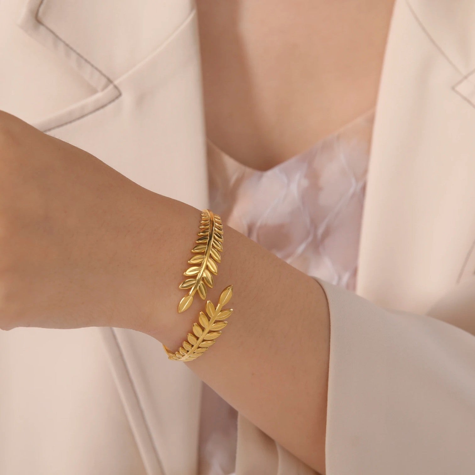 Adele | Bracciale Boho Dorato con Foglia d’Alloro – Eleganza Classica che Ispira - - BRACELET BRACELET FOR WOMEN BRACELETS bracelets for women - Concept Palermo