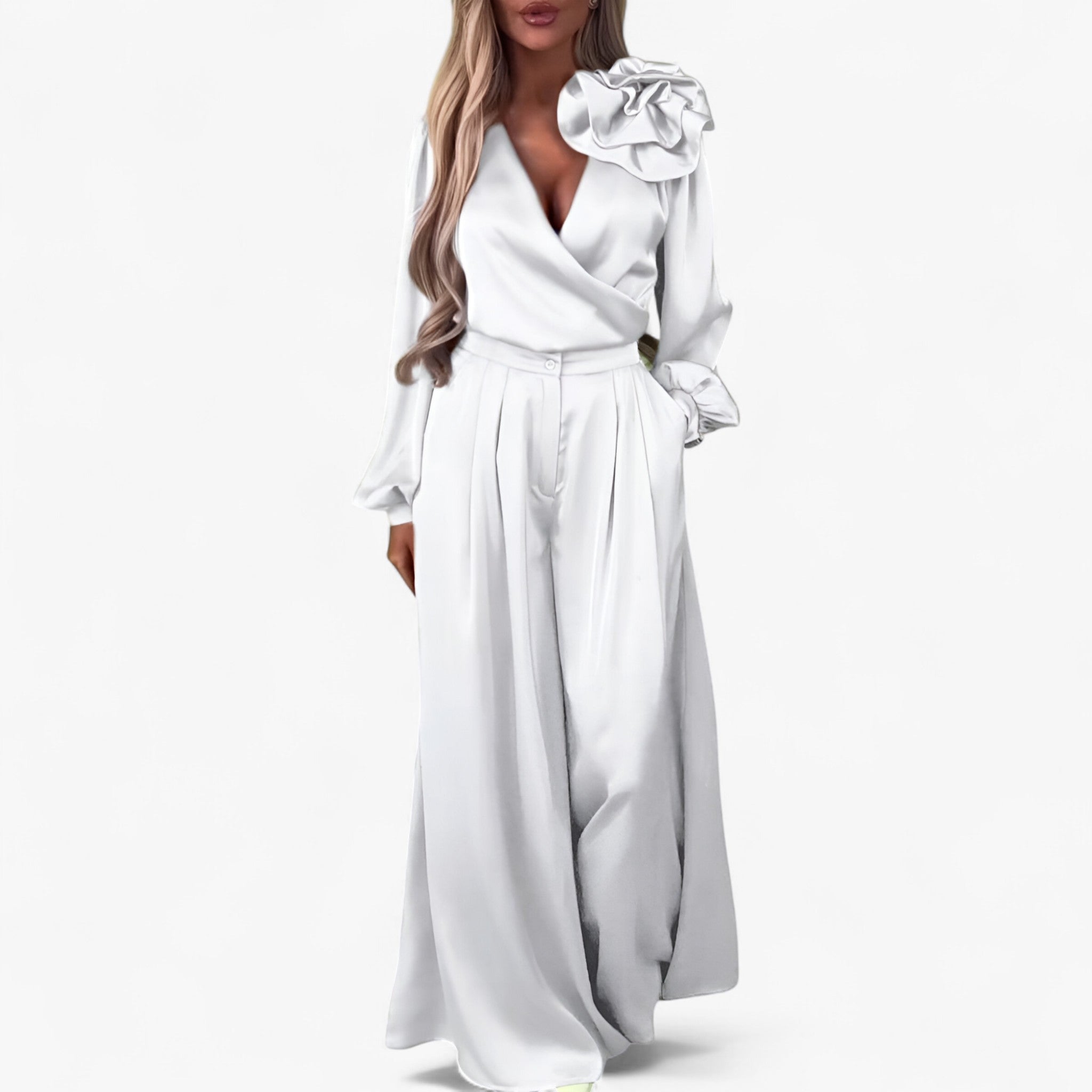 Leona | Set Donna in Poliestere con Top a V e Pantaloni Larghi - Bianco - abbigliamento casual abbigliamento versatile look femminile materiale poliestere outfit elegante pantaloni larghi set da donna taglie disponibili top scollatura a V vestiti per eventi - Concept Palermo