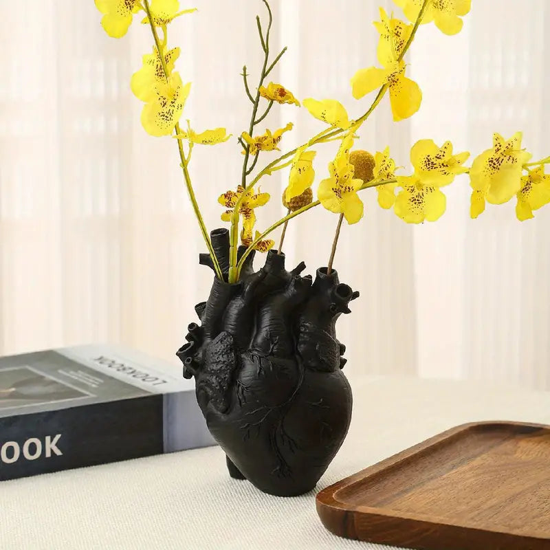 Aric - Vaso Hart in diverse colorazioni - Nero - flowers vase heart vase heart-shaped Vase - Concept Palermo