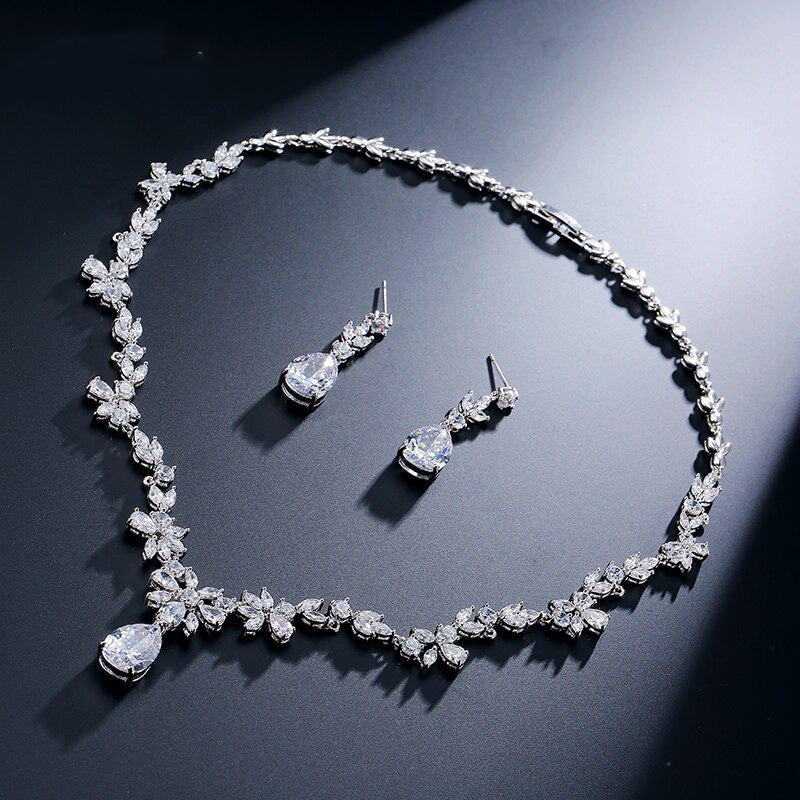 Set di gioielli con cristalli e perle per donne - Argento - Jewelry necklace Necklaces for Women - Concept Palermo