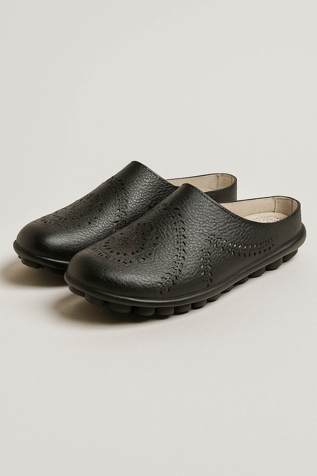 Lina | Ciabatte da donna con motivo a e suola flessibile - Nero - close sandals fashion Frauen Sandalen Sandals women - Concept Palermo