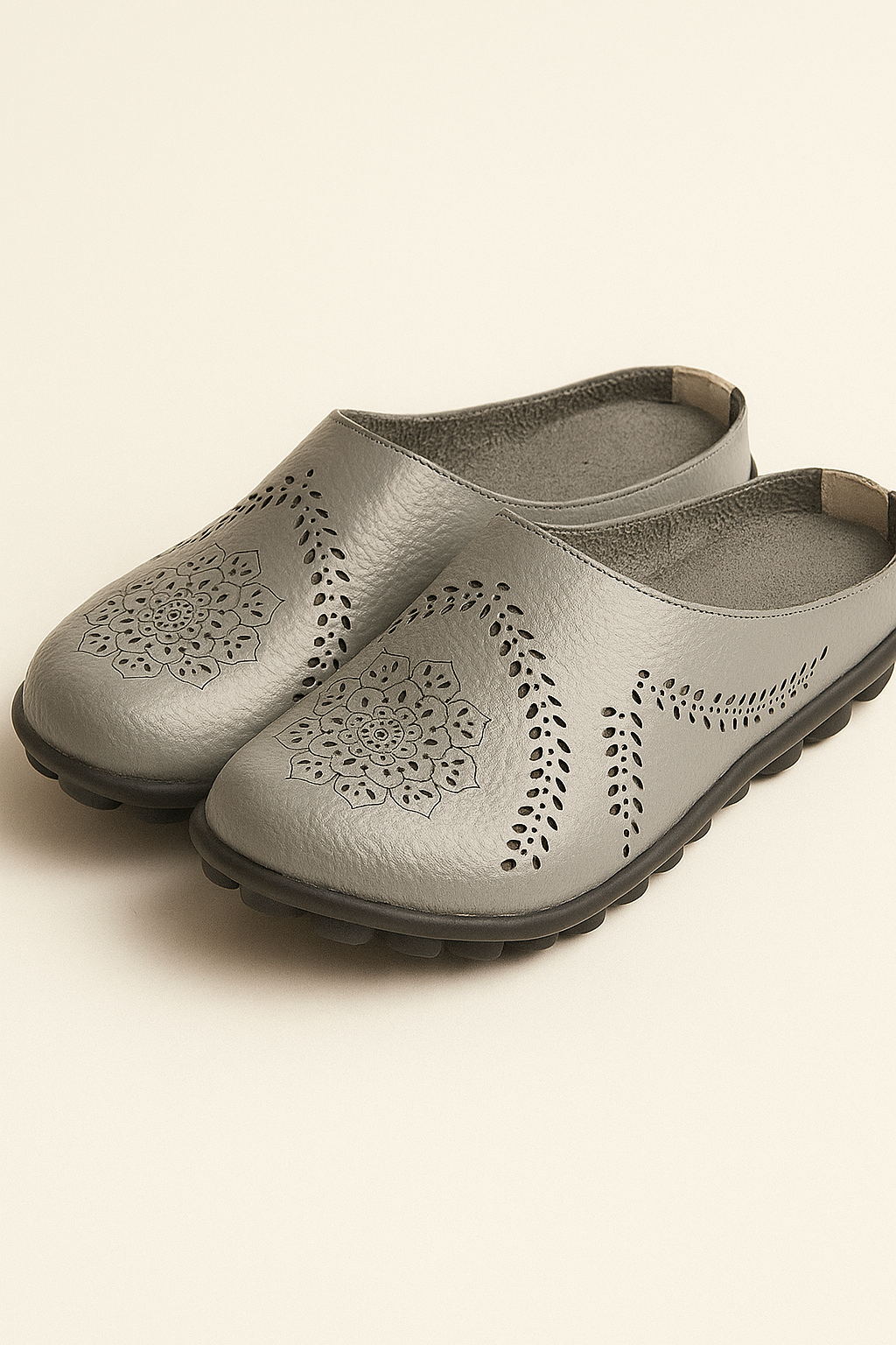 Lina | Ciabatte da donna con motivo a e suola flessibile - Grigio - close sandals fashion Frauen Sandalen Sandals women - Concept Palermo