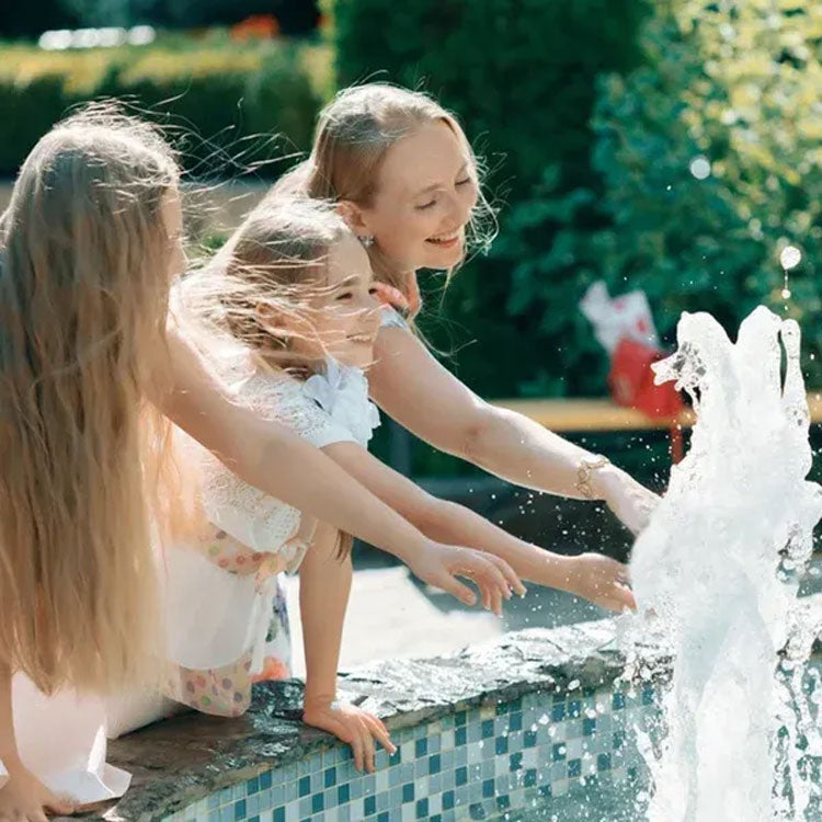 AquaFountain | Godetevi l'effetto calmante delle fontane nel vostro giardino. - - Best Seller Floating Fountain Fountain Pump Fountains & Waterfalls Garden Essential Garden Improvement Pool Pond Decoration Pump Garden Fountain sale Solar Fountain Solar Panel Powered Fountain Water Fountain Waterfall - Concept Palermo