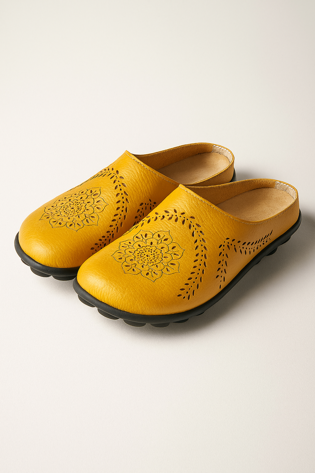 Lina | Ciabatte da donna con motivo a e suola flessibile - Giallo - close sandals fashion Frauen Sandalen Sandals women - Concept Palermo