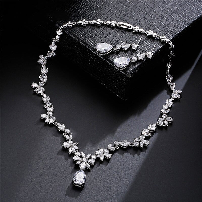 Set di gioielli con cristalli e perle per donne - - Jewelry necklace Necklaces for Women - Concept Palermo