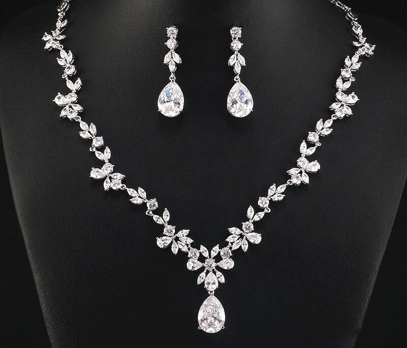 Set di gioielli con cristalli e perle per donne - - Jewelry necklace Necklaces for Women - Concept Palermo