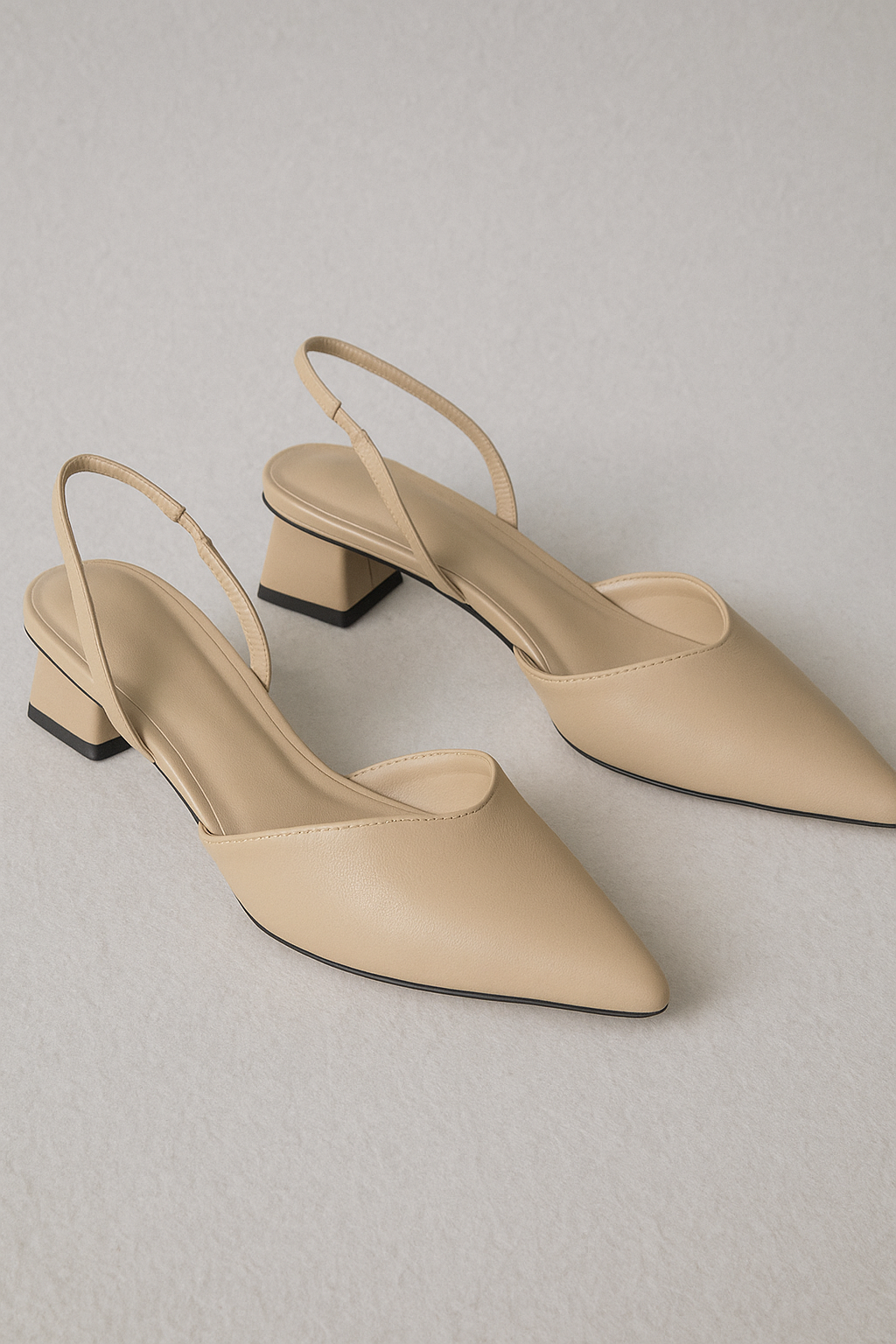 Matilda | Scarpe slingback eleganti con punta a forma di diamante e tacco blocco moderno - Beige - Frauen Sandalen SPRING - Concept Palermo