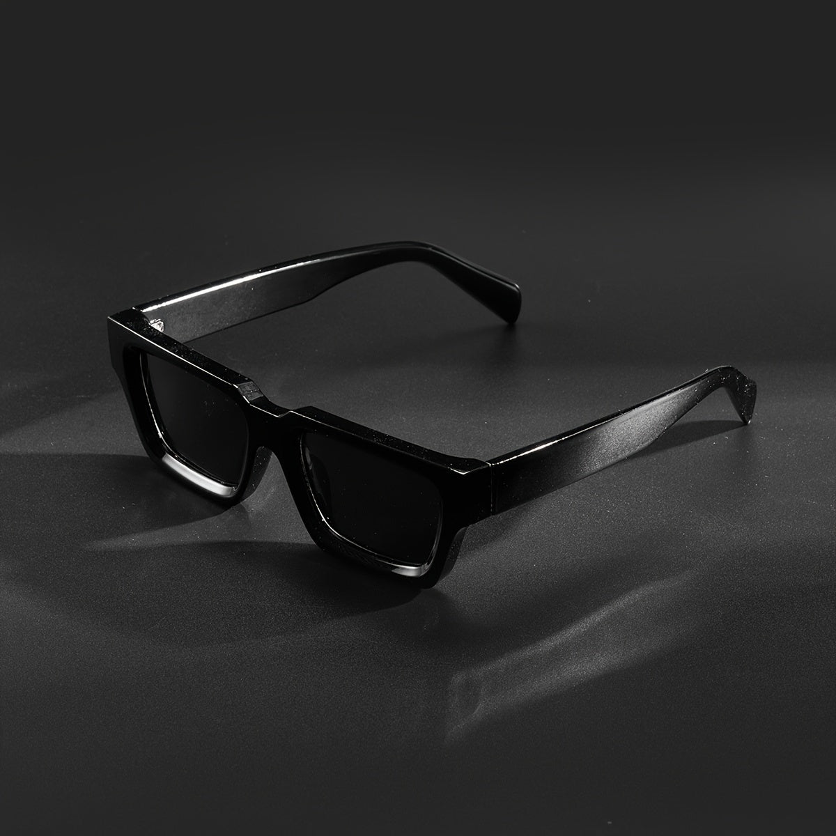 Occhiali da sole quadrati neri alla moda con un'aria retro - - - Concept Palermo