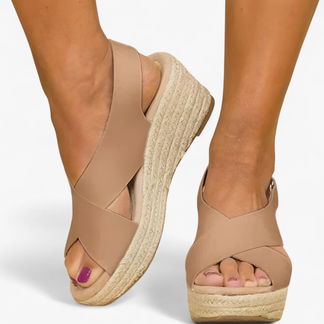 Bianca | Sandali con zeppa intrecciata con stile - Marrone - Accessoires Dames Sandalen Schoenen - Concept Palermo