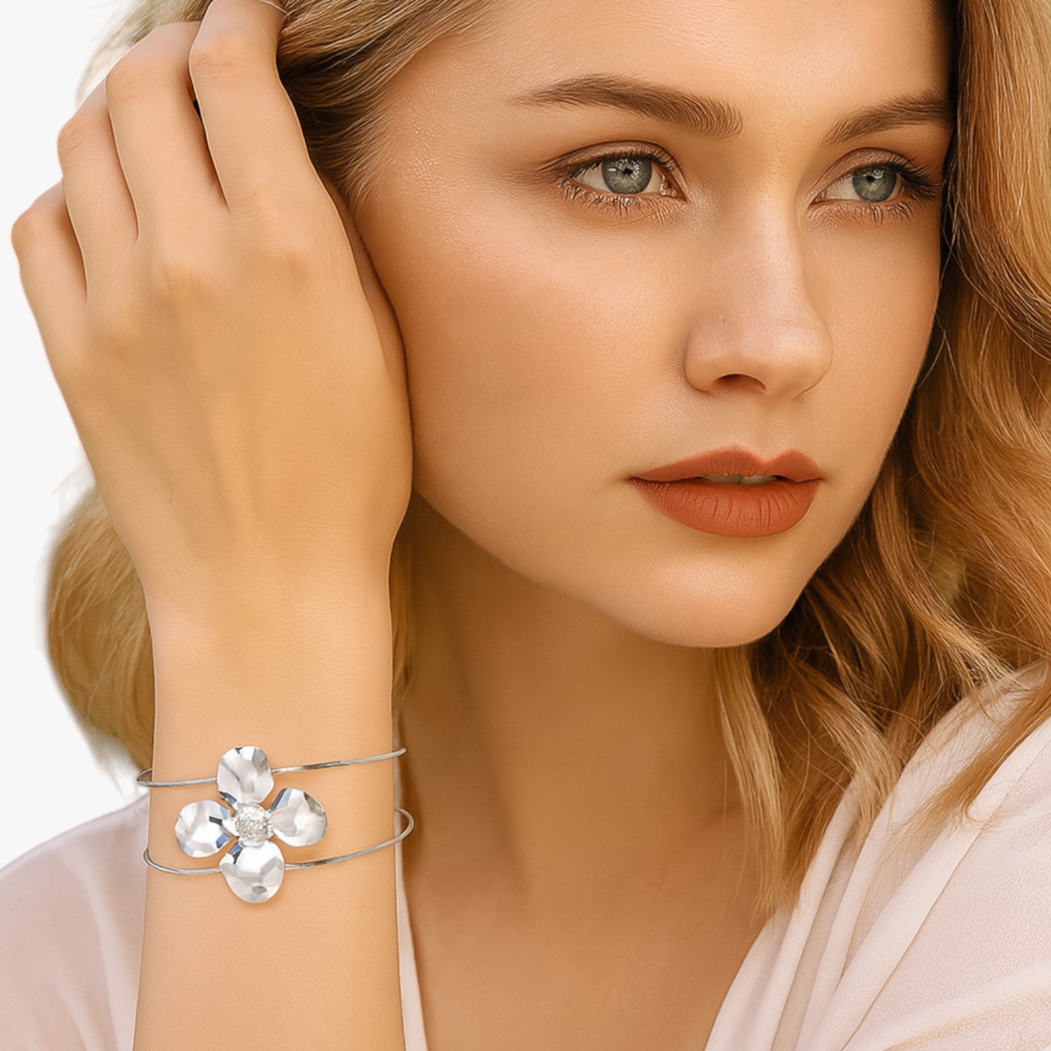 Vivian | Bracciale rigido Flora Gold in acciaio inossidabile con fiore, impermeabile ed elegante - - BRACELET BRACELET FOR WOMEN BRACELETS bracelets for women - Concept Palermo