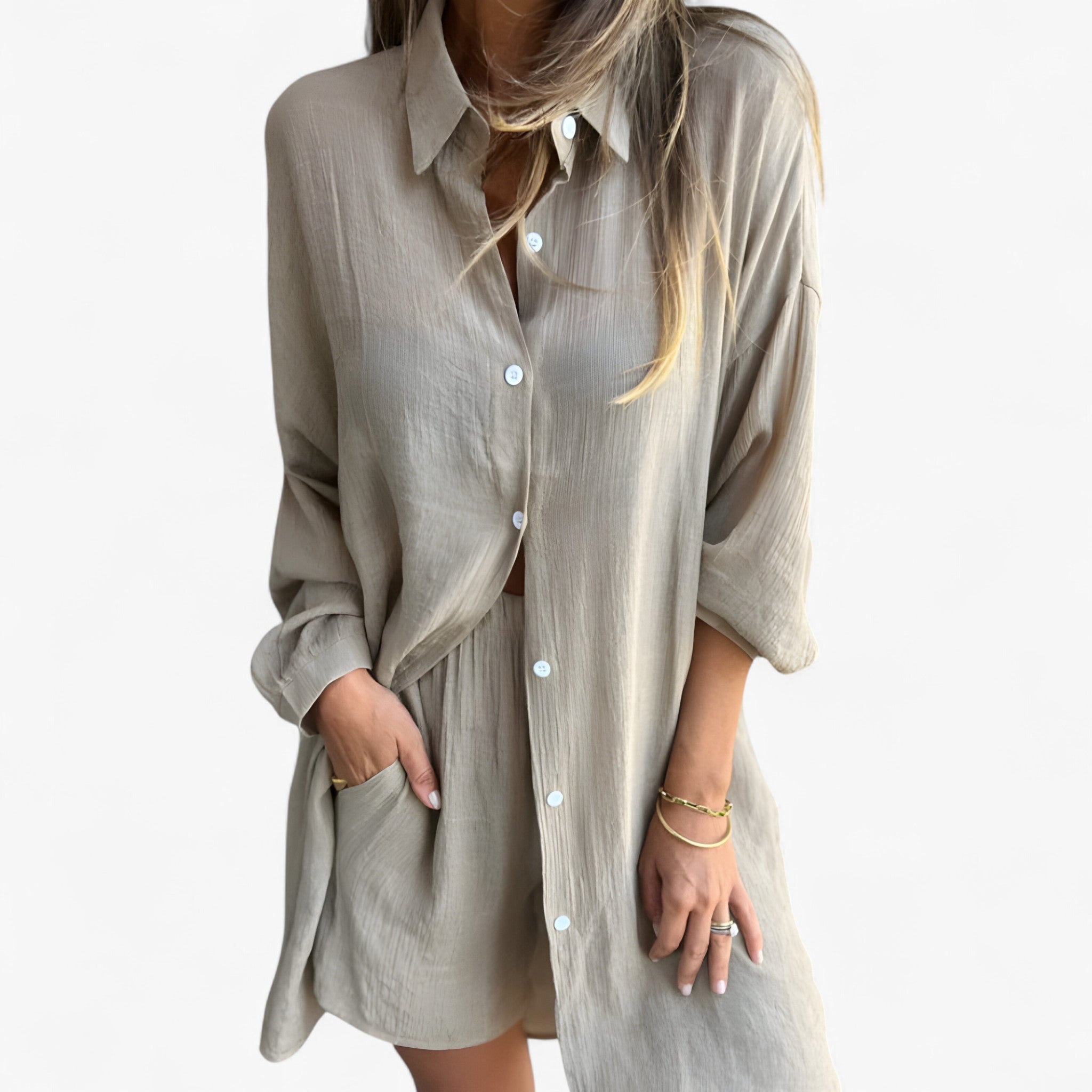 Isabelle | Completo Donna Elegante in Cotone e Lino - Khaki - abbigliamento estivo completo da donna completo elegante look rilassato maglietta a maniche lunghe outfit casual pantaloni corti set in cotone e lino stile versatile vestibilità comoda - Concept Palermo