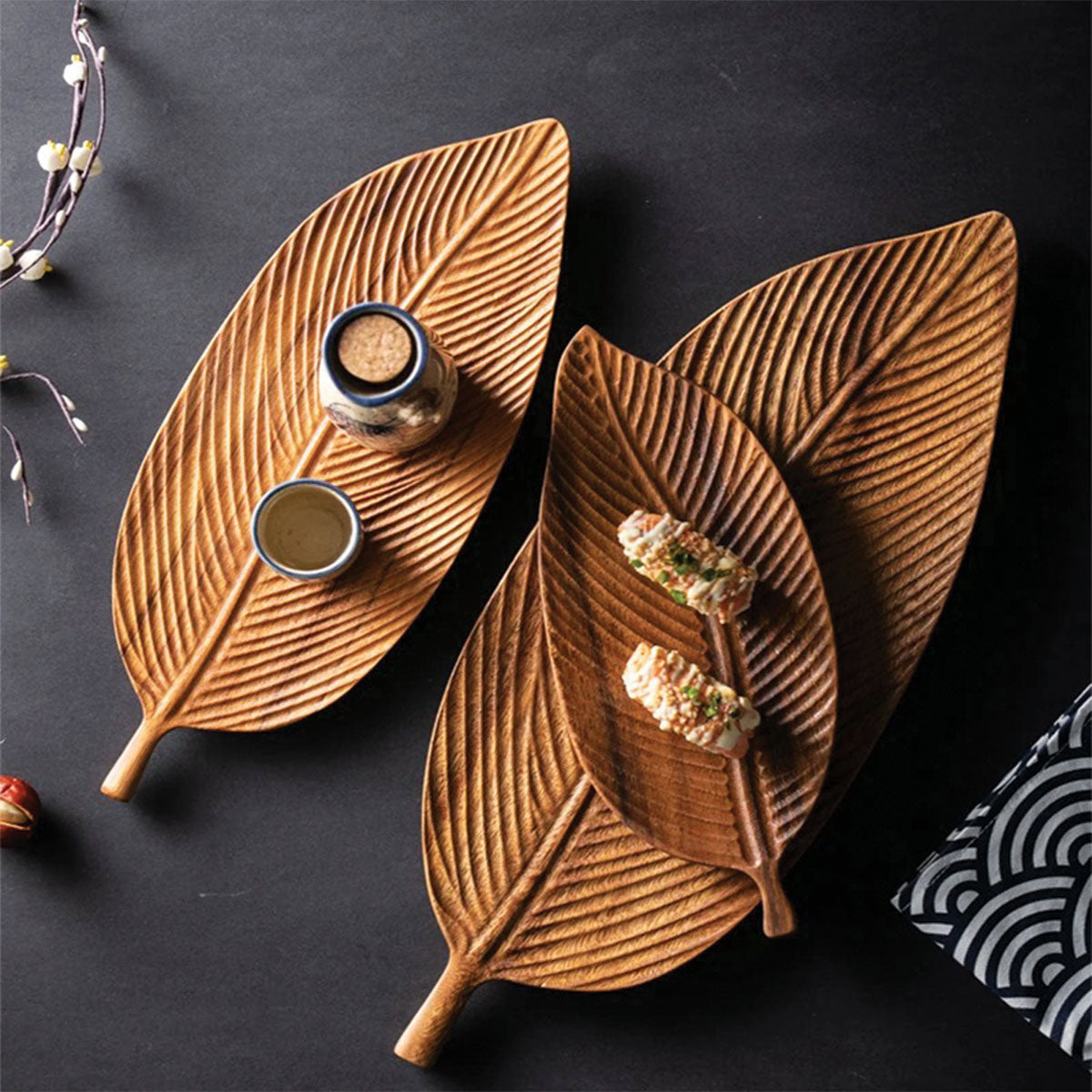 Elegante vassoio da portata in noce scuro con design di foglie dettagliato – Trasforma il tuo intrattenimento in qualcosa di speciale! - - Decor Kitchen Tableware - Concept Palermo