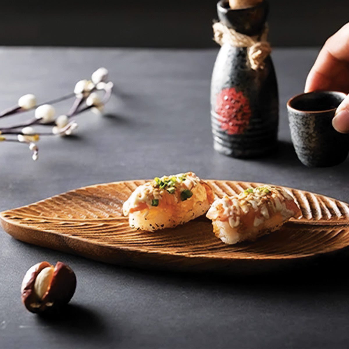 Elegante vassoio da portata in noce scuro con design di foglie dettagliato – Trasforma il tuo intrattenimento in qualcosa di speciale! - - Decor Kitchen Tableware - Concept Palermo