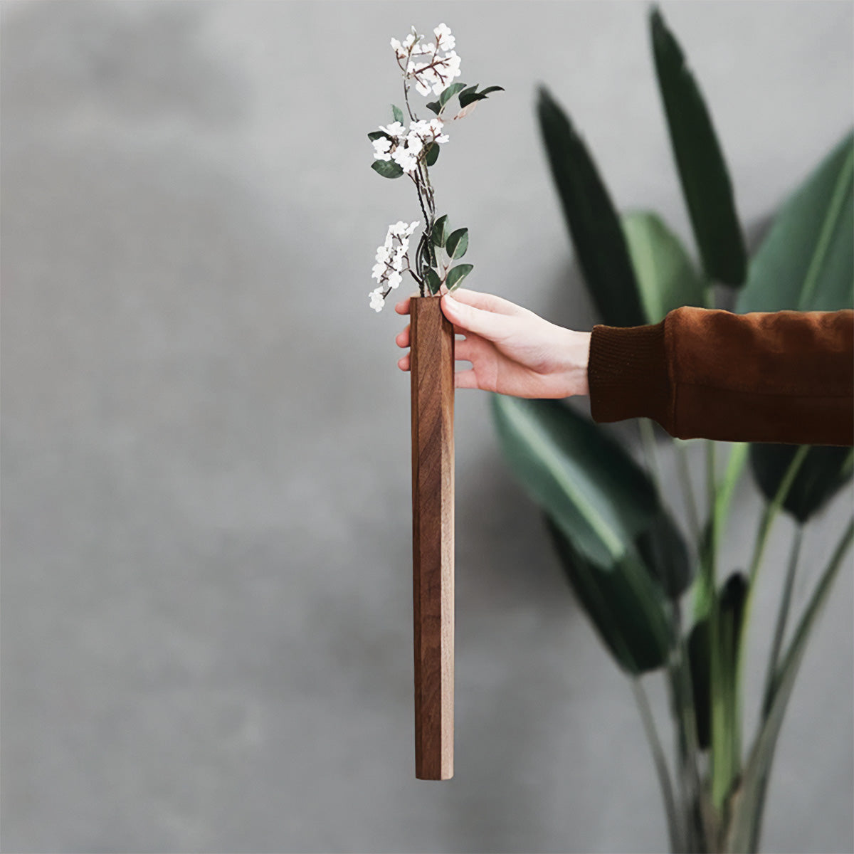Eleganti Vasi a Flute Verticali per Fiori da Parete | Stile di Decorazione con Piante - - Decor Vases Wall decoration - Concept Palermo
