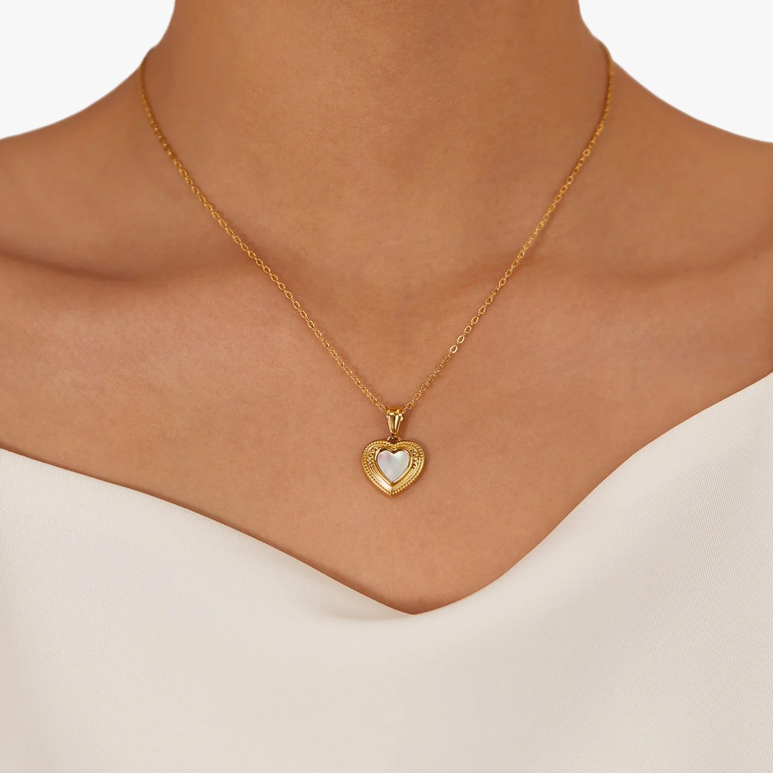 Marilyn | Collana a forma di cuore in madreperla e acciaio inossidabile - - elegant womens necklaces necklace Necklaces for Women Pendant Necklaces - Concept Palermo